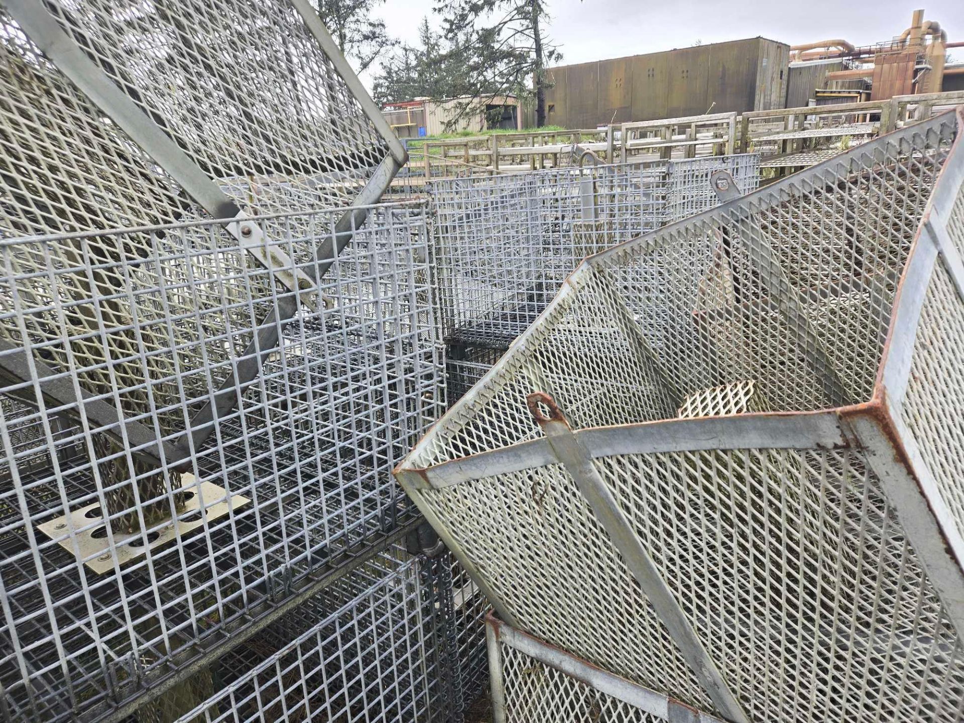 RACKING AND WIRE CRIMPED BASKETS - Image 11 of 12