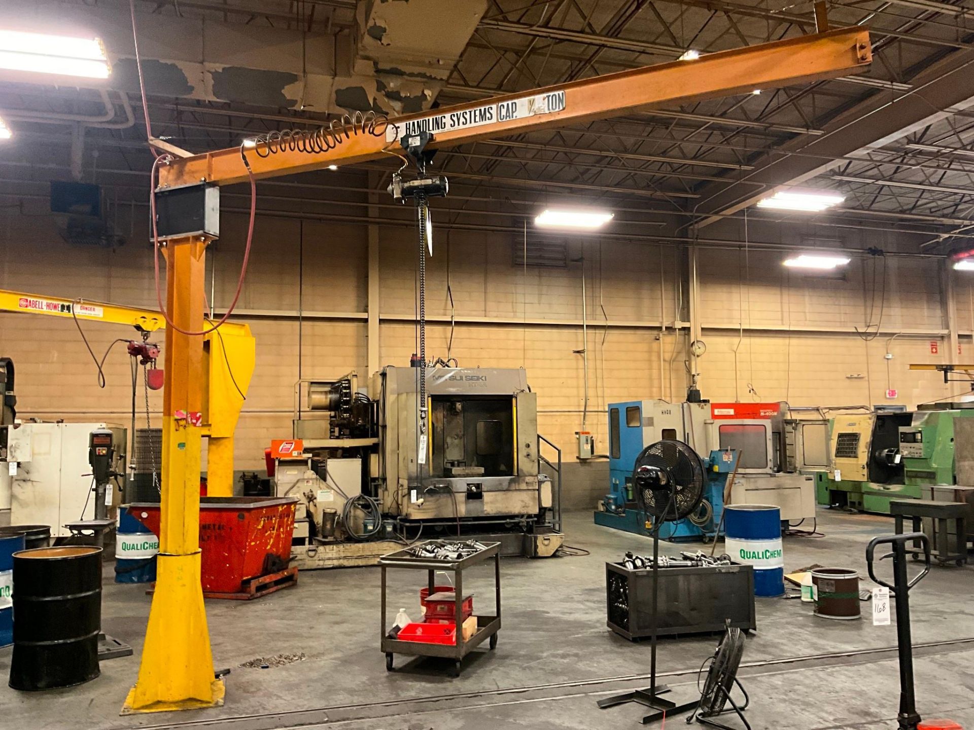 HANDLING SYSTEMS 1/4 TON BASE MOUNTED JIB CRANE WITH HOIST