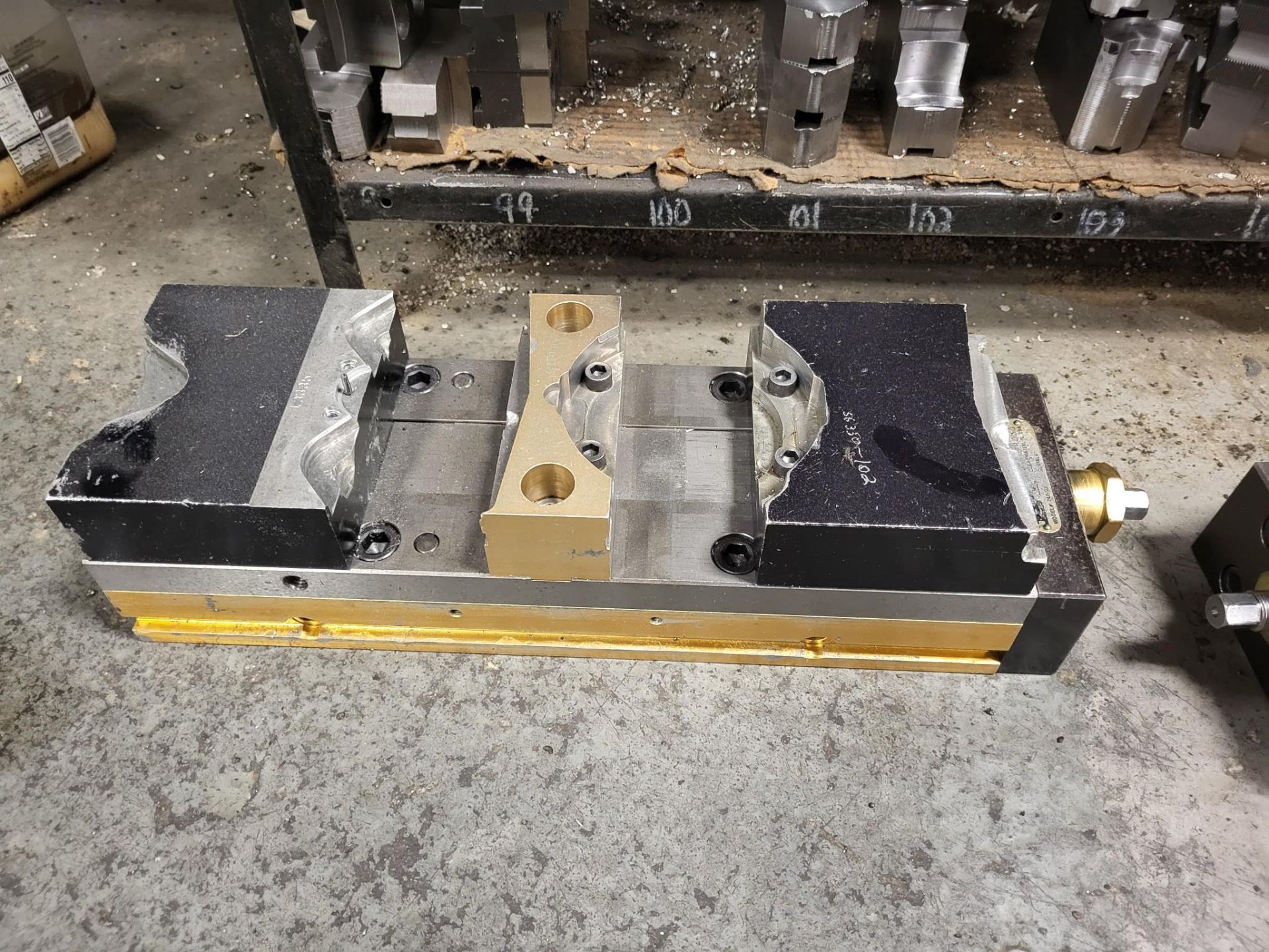 LARGE LOT OF VICES, CHUCK JAWS AND WORKHOLDING - Image 11 of 22