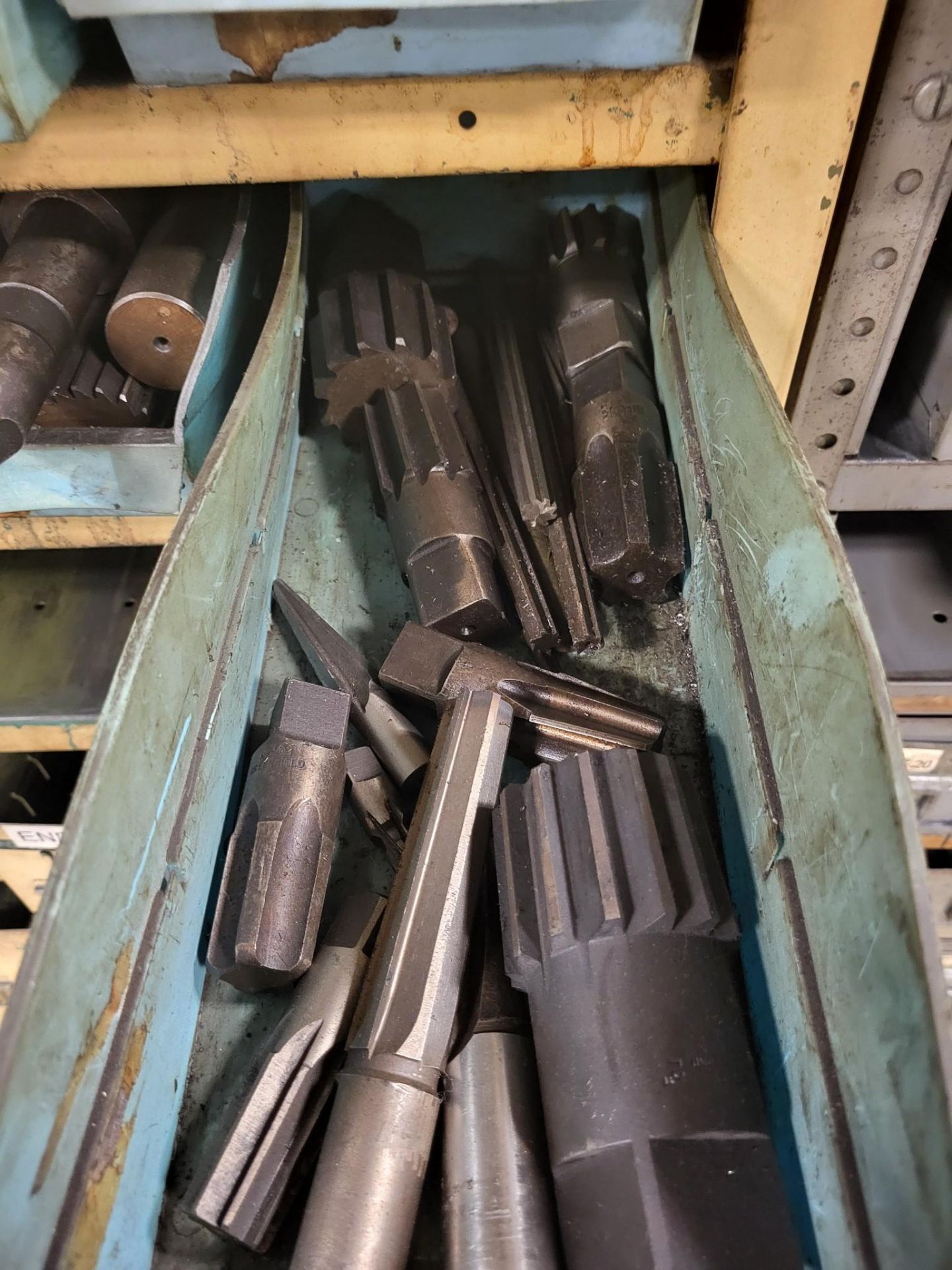 SHELVES OF ASSORTED TOOLING, END MILLS, DRILLS, TAPS - Image 27 of 38