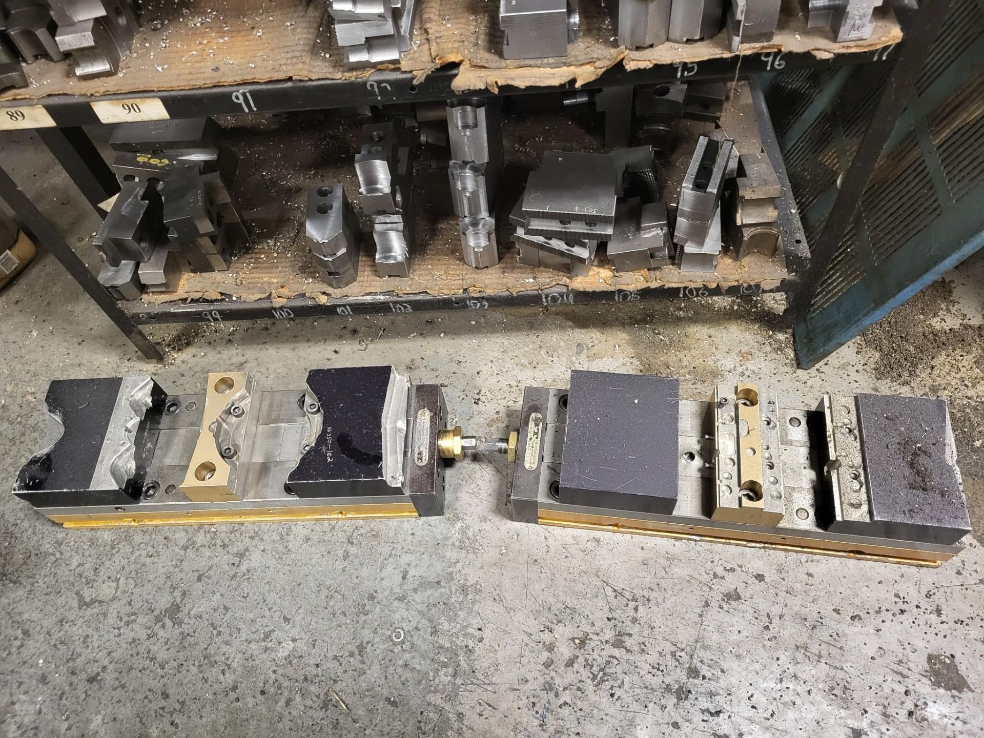 LARGE LOT OF VICES, CHUCK JAWS AND WORKHOLDING - Image 9 of 22