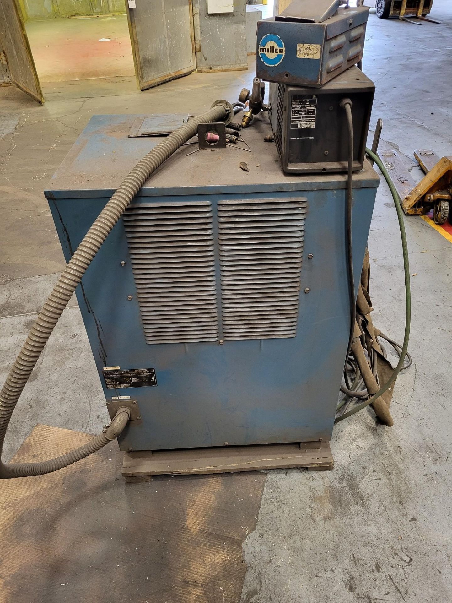 MILLER SYNCROWAVE 500 AC/DC TIG WELDING MACHINE - Image 4 of 7