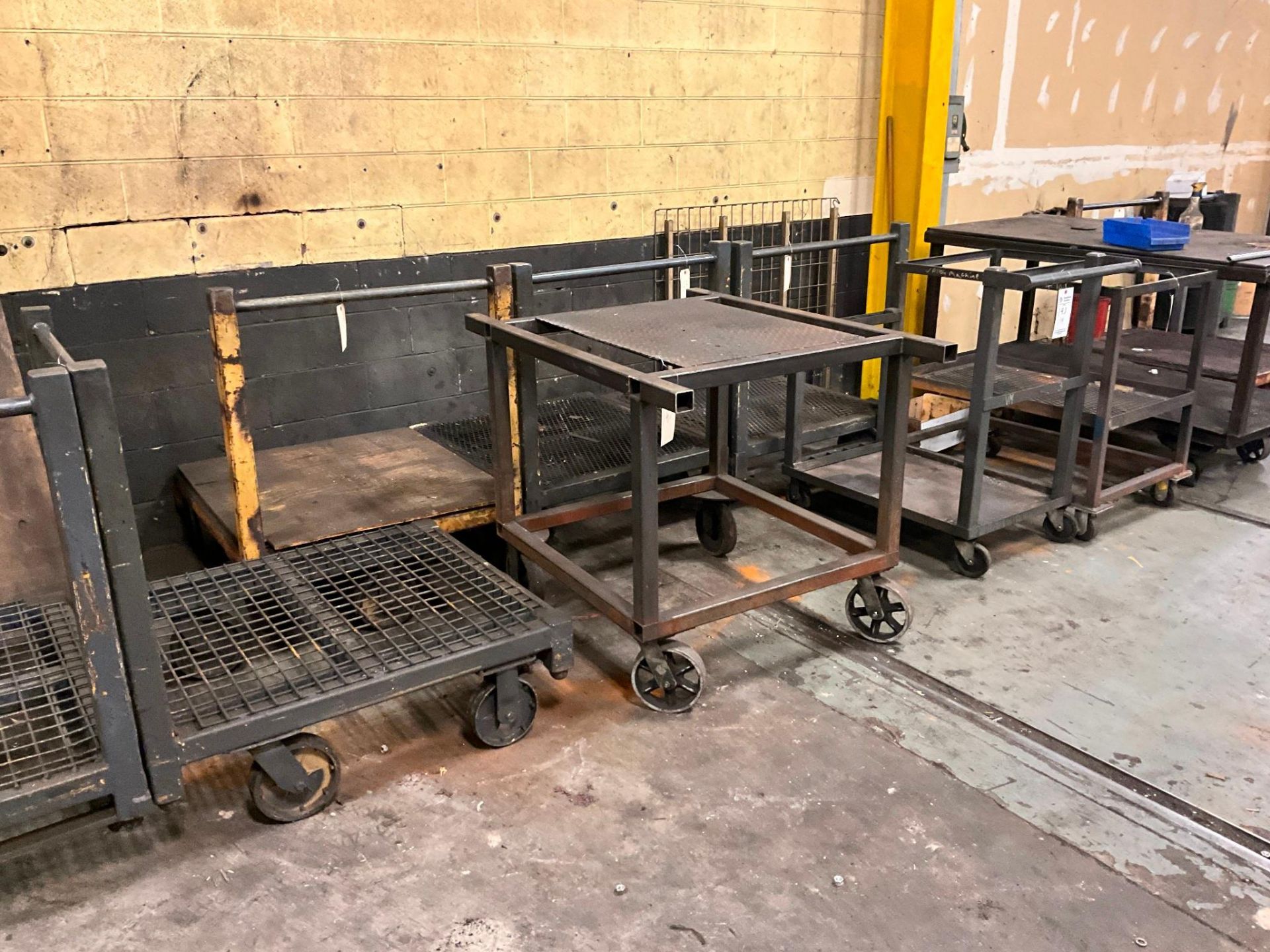 (14) METAL CARTS AND TABLES (NO CONTENTS INCLUDED )