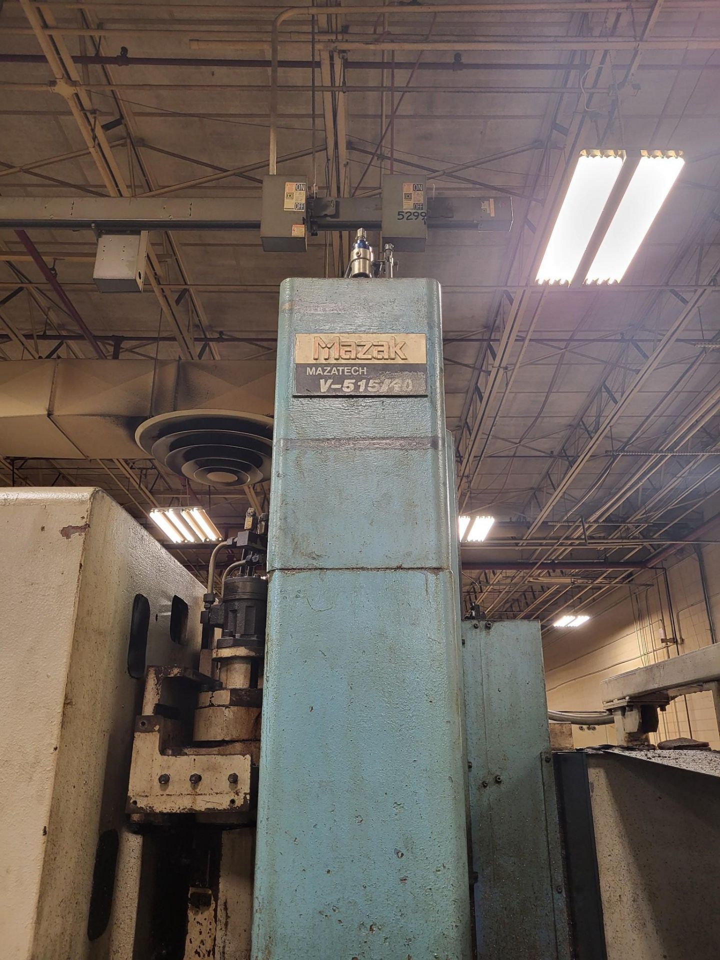 MAZAK MAZATECH V-515/40 VERTICAL MACHINING CENTER W/ MAZATROL T PLUS CONTROL, 1996 - Image 6 of 15