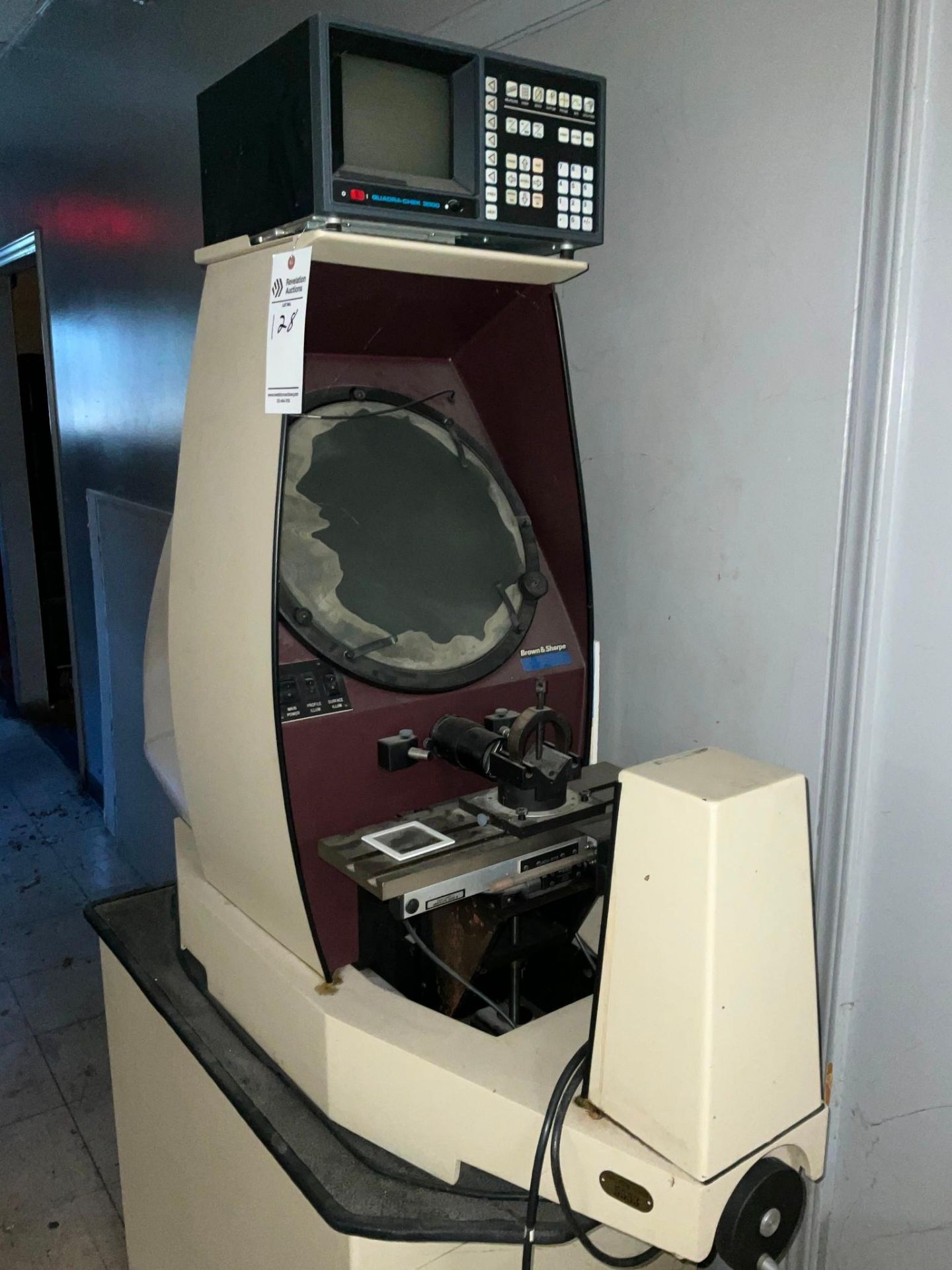 BROWN & SHARPE OPTICAL COMPARATOR W/ HEIDENHAIN QUADRA-CHEK 3000 - Image 4 of 11