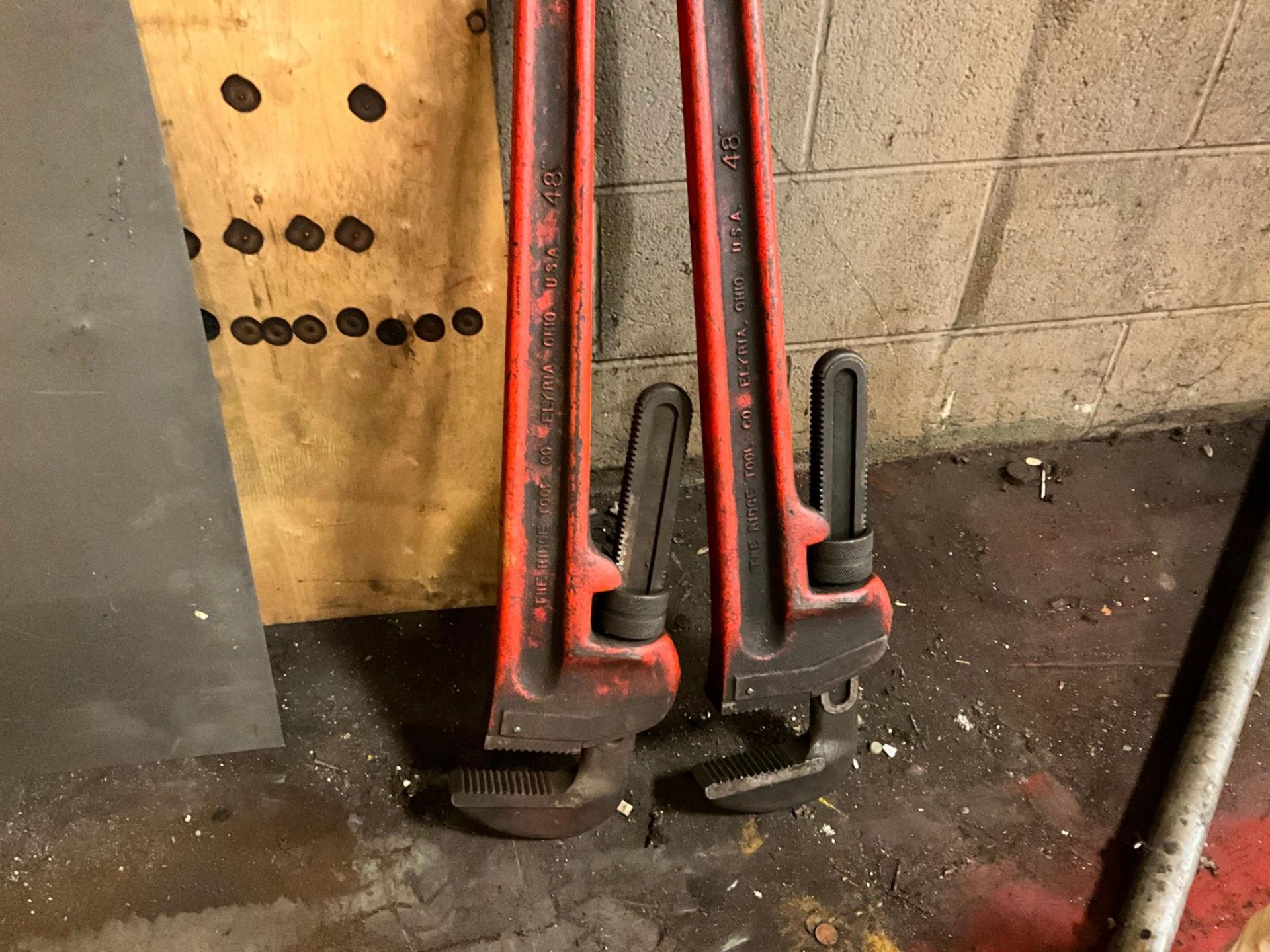 (2) LARGE PIPE WRENCHES - Image 2 of 2