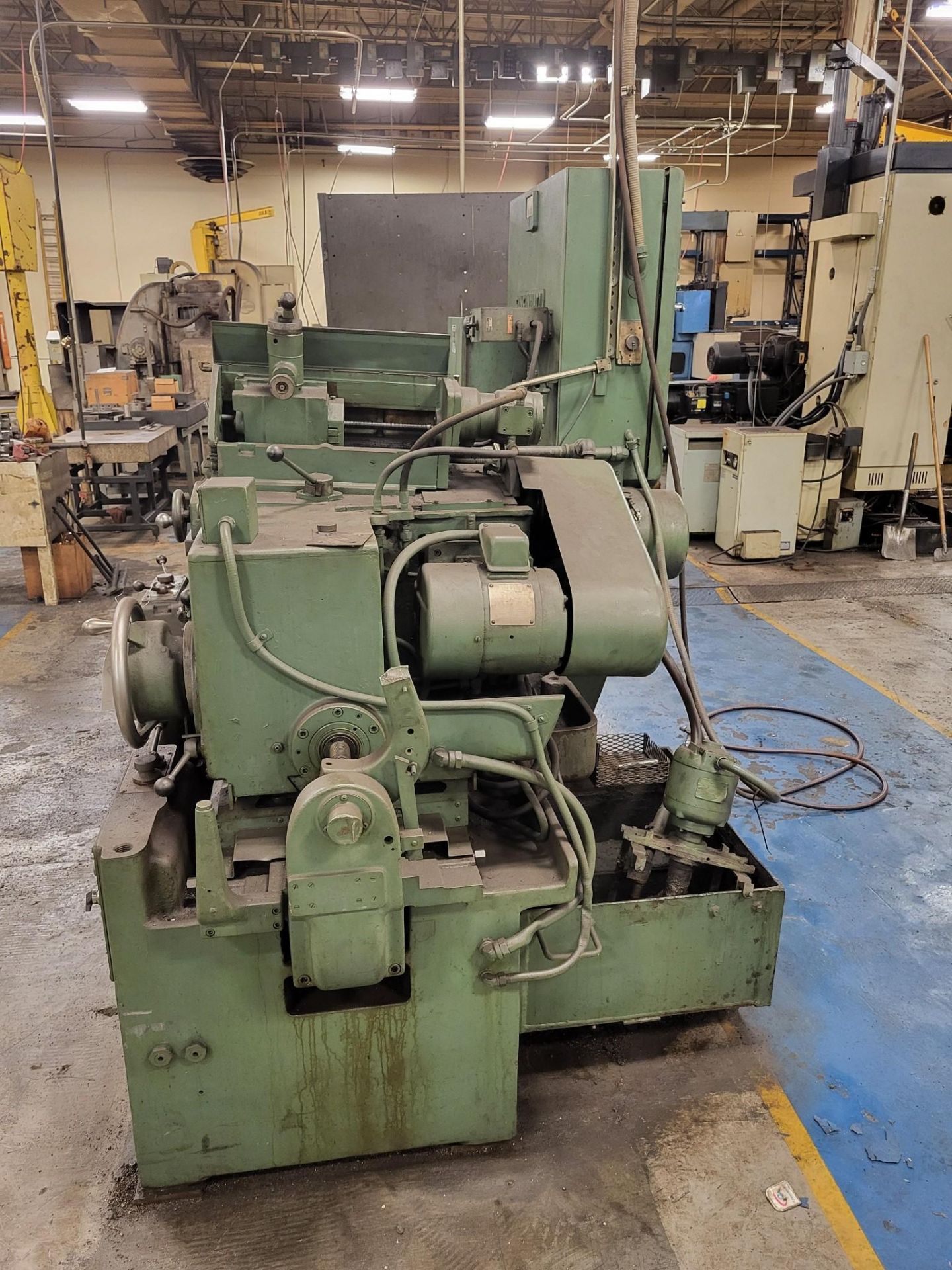 CINCINNATI CENTERLESS GRINDER WITH TOOLING CABINET