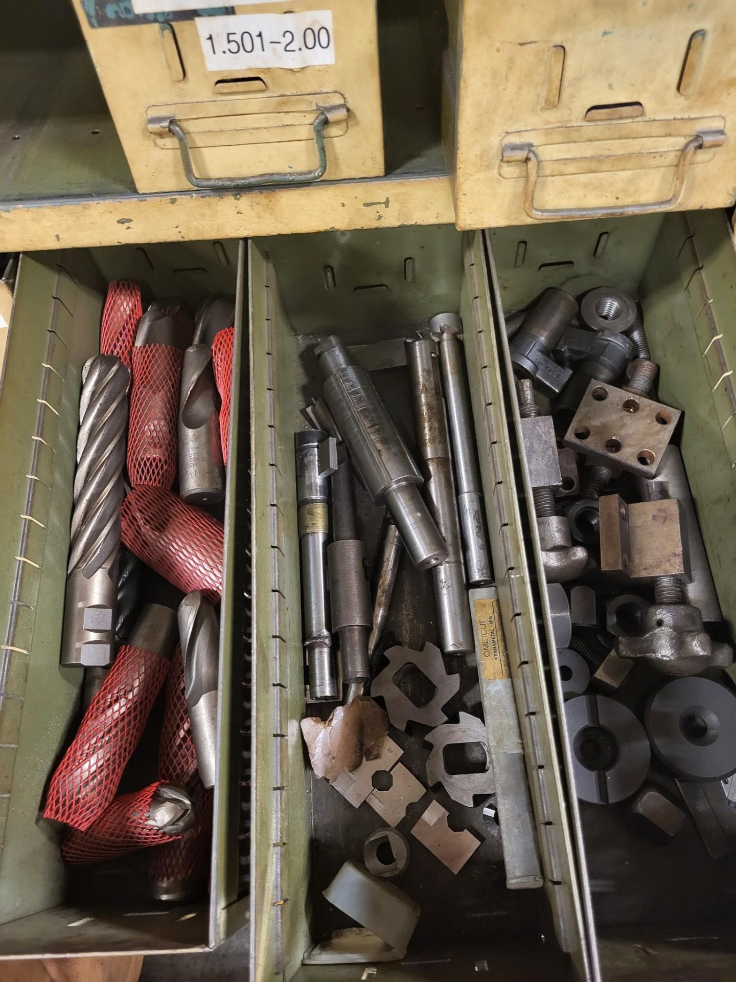 SHELVES OF ASSORTED TOOLING, END MILLS, DRILLS, TAPS - Image 32 of 38