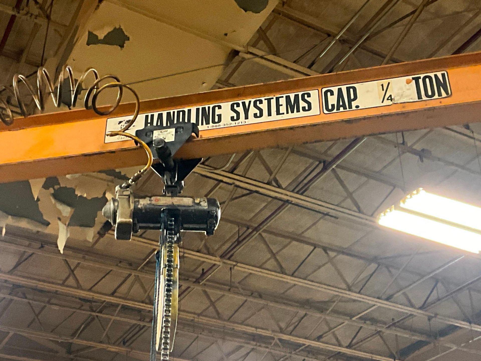 HANDLING SYSTEMS 1/4 TON BASE MOUNTED JIB CRANE WITH HOIST - Image 2 of 6