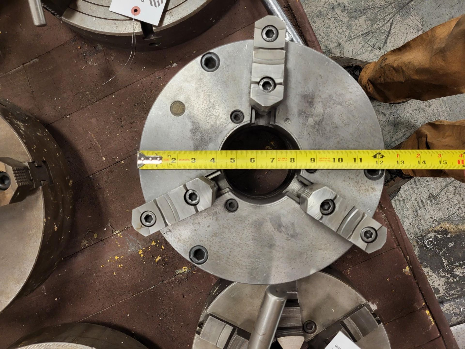 BISON 12" 3 JAW CHUCK - Image 2 of 5