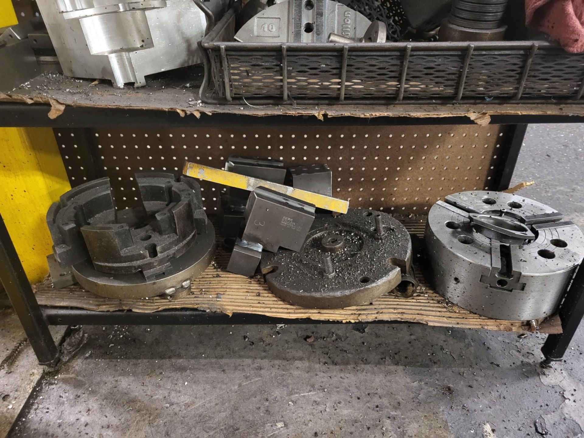 LARGE LOT OF VICES, CHUCK JAWS AND WORKHOLDING - Image 22 of 22