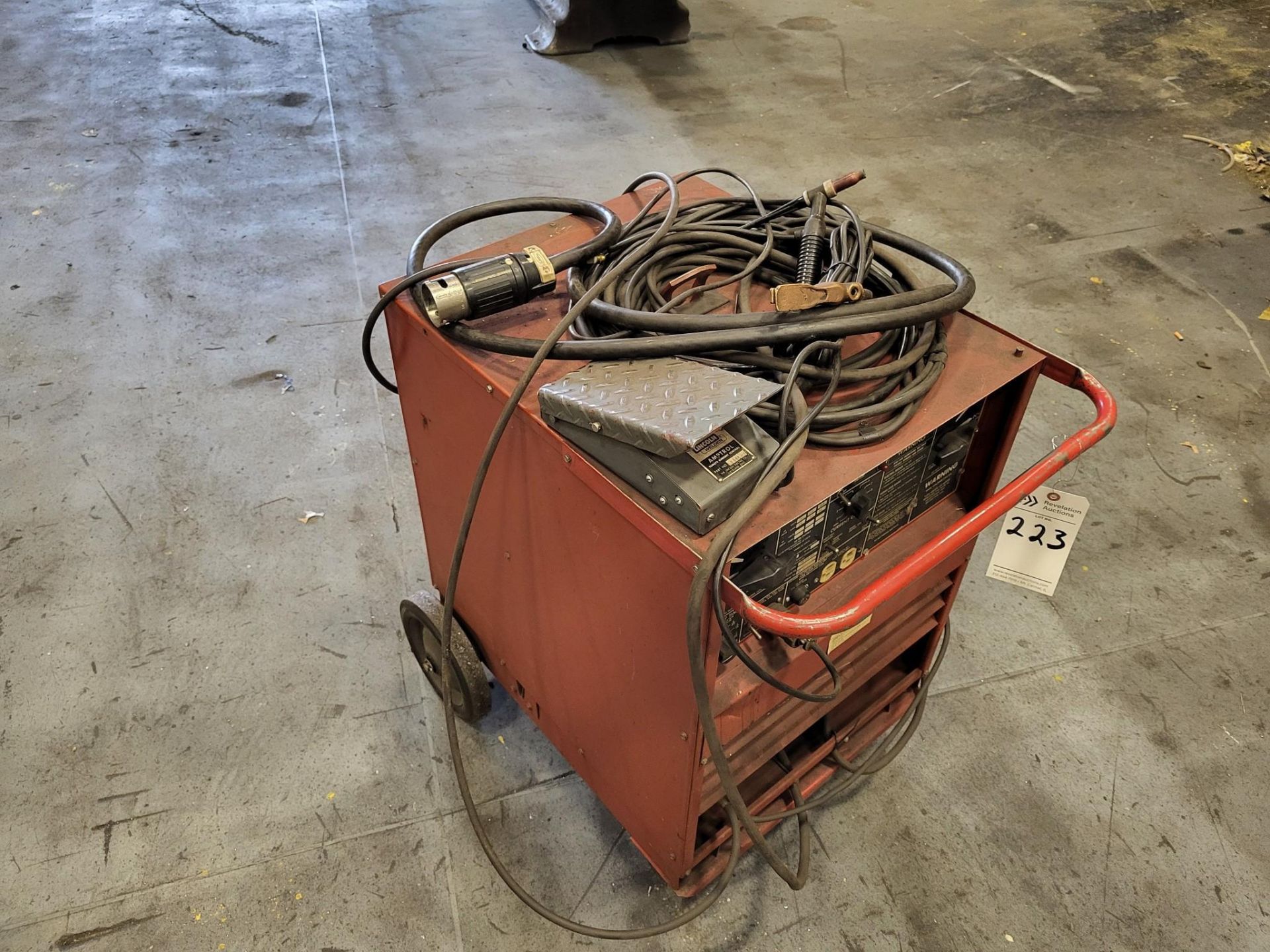 LINCOLN IDEALARC ARC WELDER