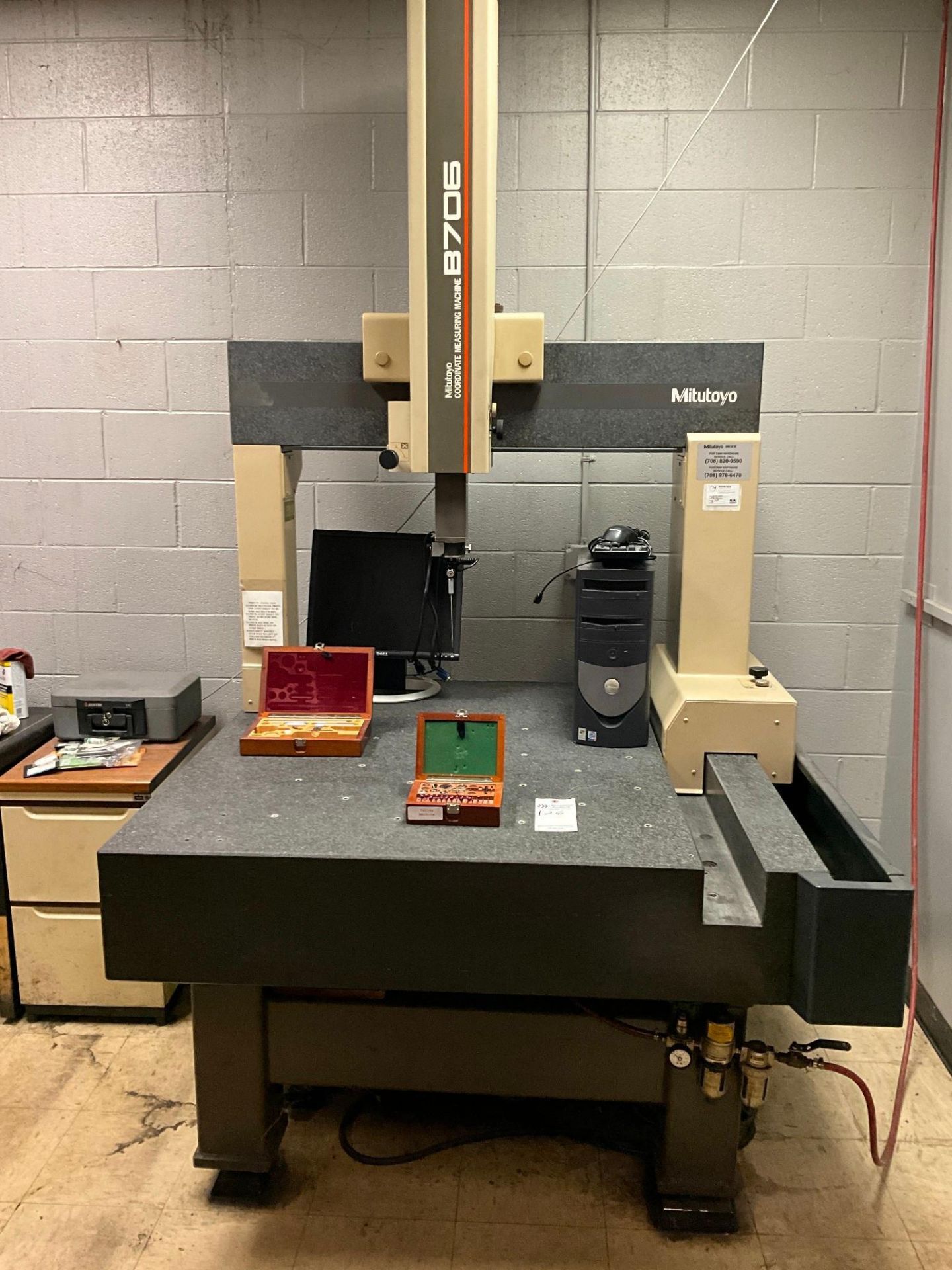 MITUTOYO B706 COORDINATE MEASURING MACHINE WITH RENISHAW MANUAL PROBE