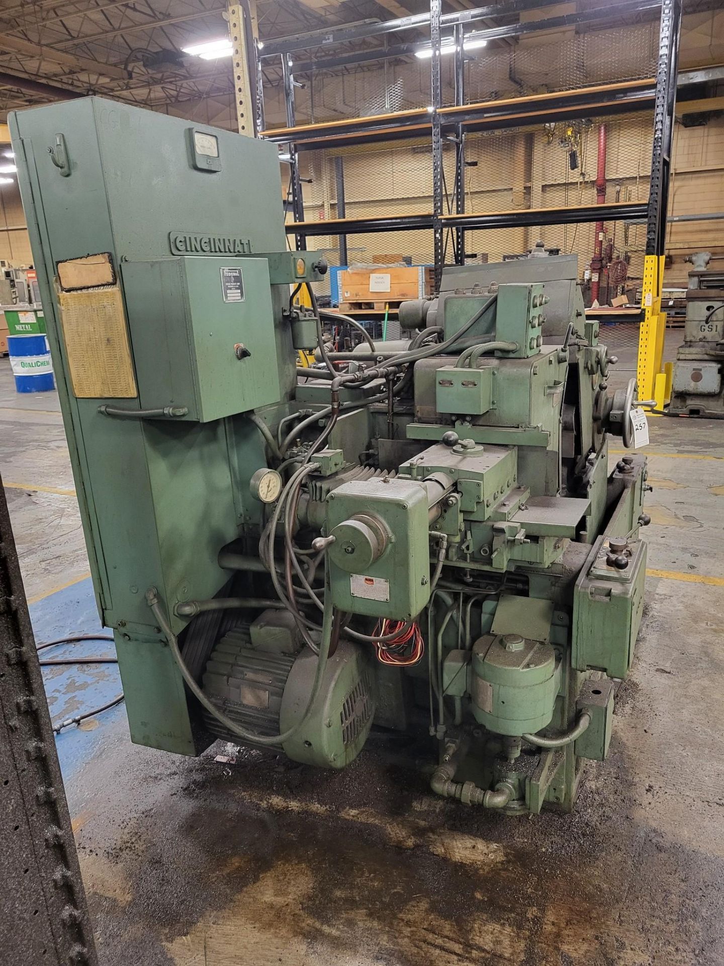 CINCINNATI CENTERLESS GRINDER WITH TOOLING CABINET - Image 2 of 10