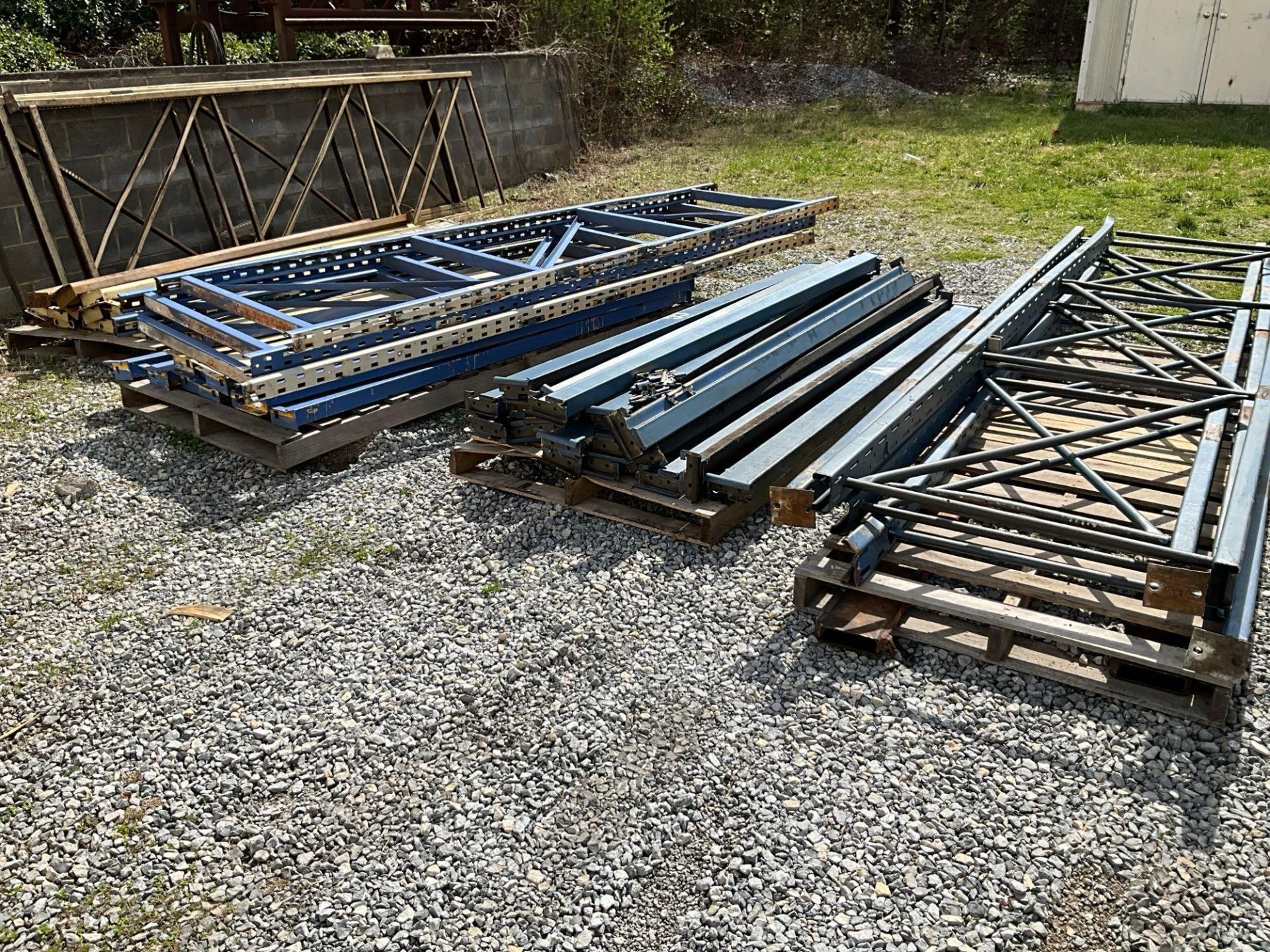 LARGE LOT OF PALLET RACKING - Image 8 of 11