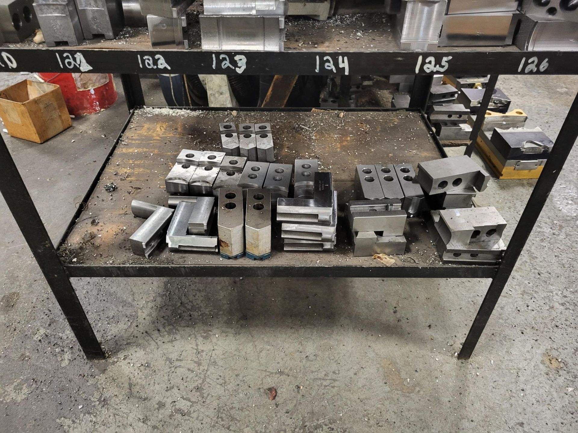 LARGE LOT OF VICES, CHUCK JAWS AND WORKHOLDING - Image 17 of 22