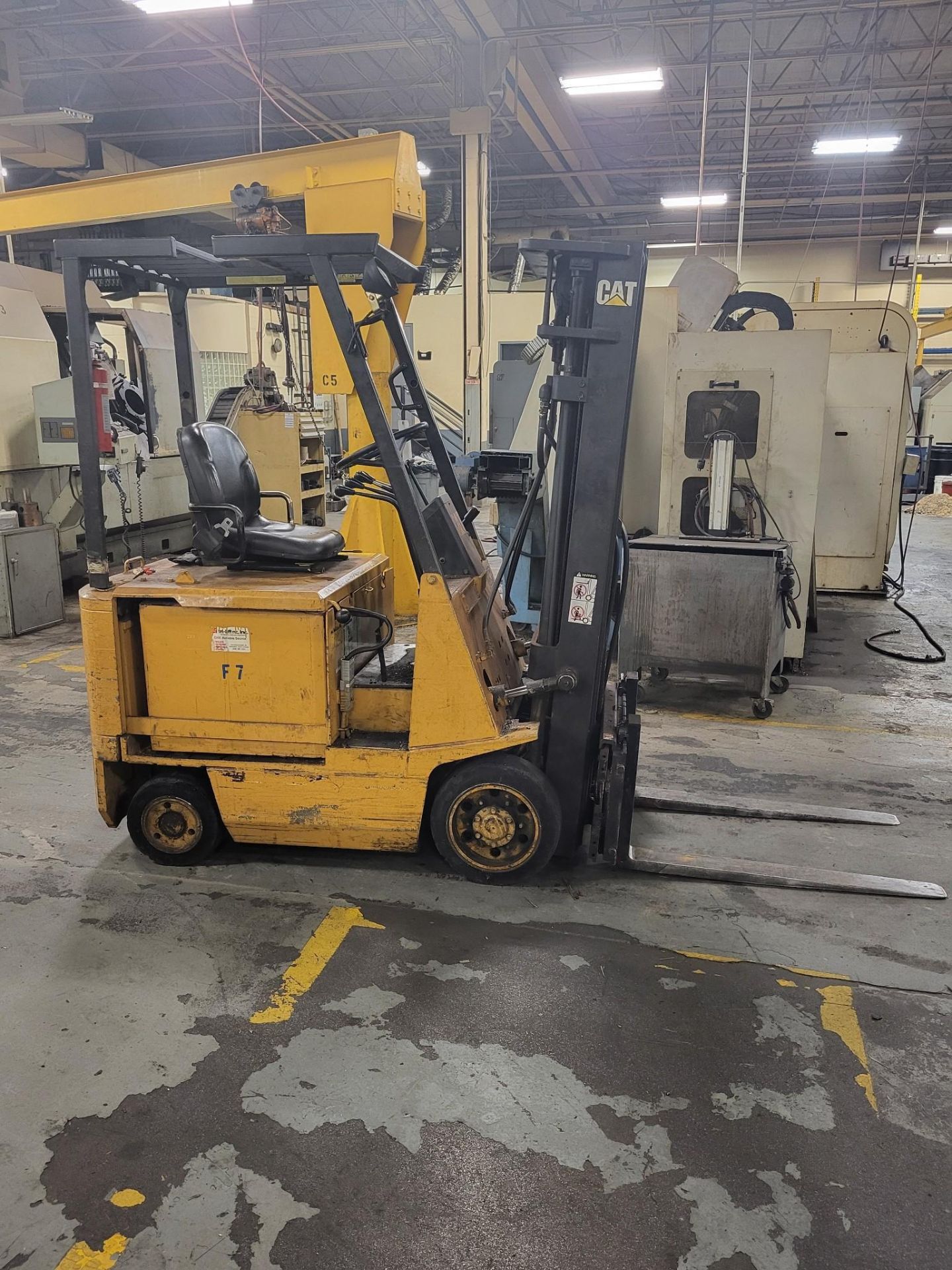 CATERPILLAR EC-15 ELECTRIC FORKLIFT