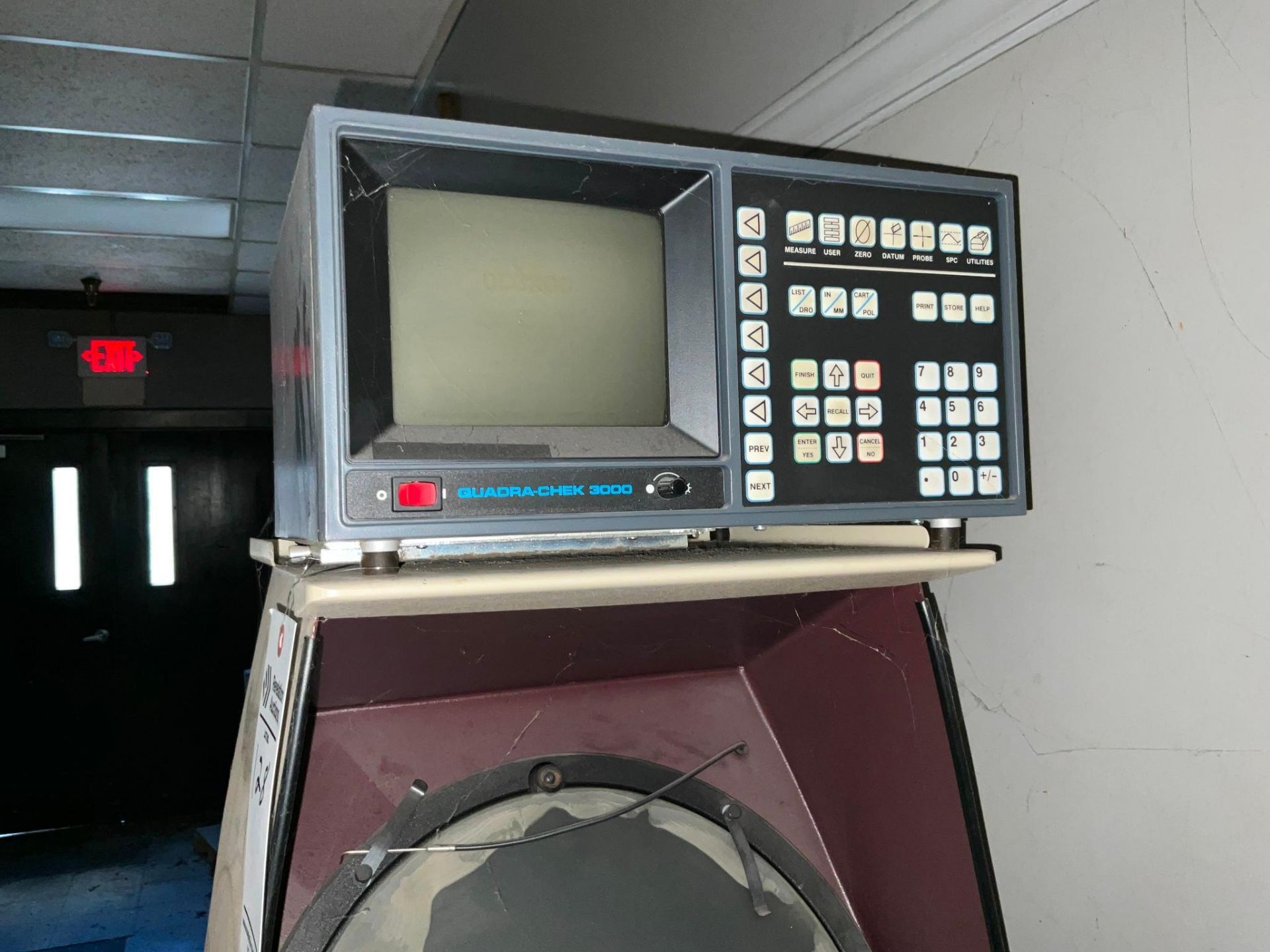 BROWN & SHARPE OPTICAL COMPARATOR W/ HEIDENHAIN QUADRA-CHEK 3000 - Image 5 of 11