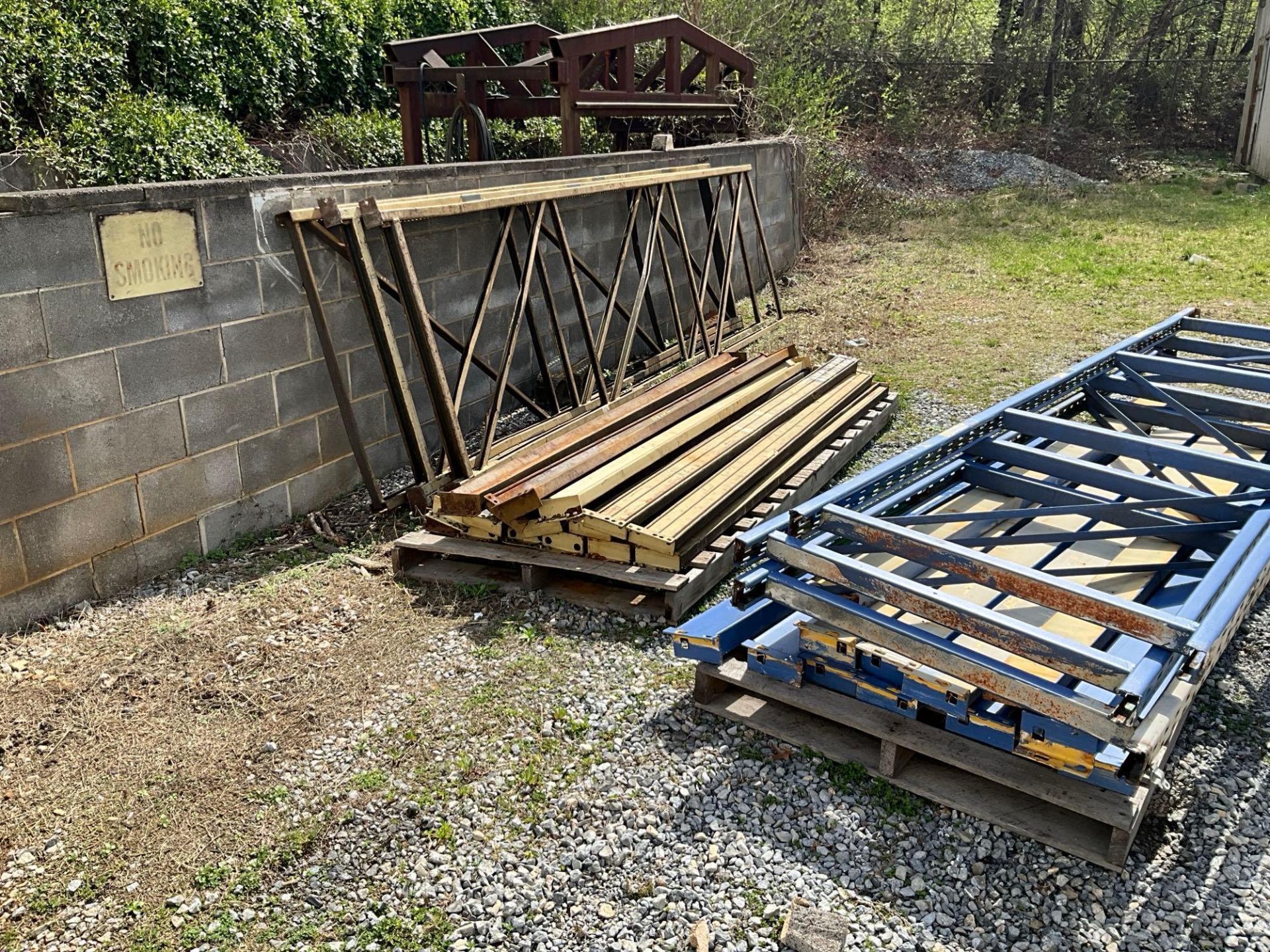 LARGE LOT OF PALLET RACKING - Image 9 of 11