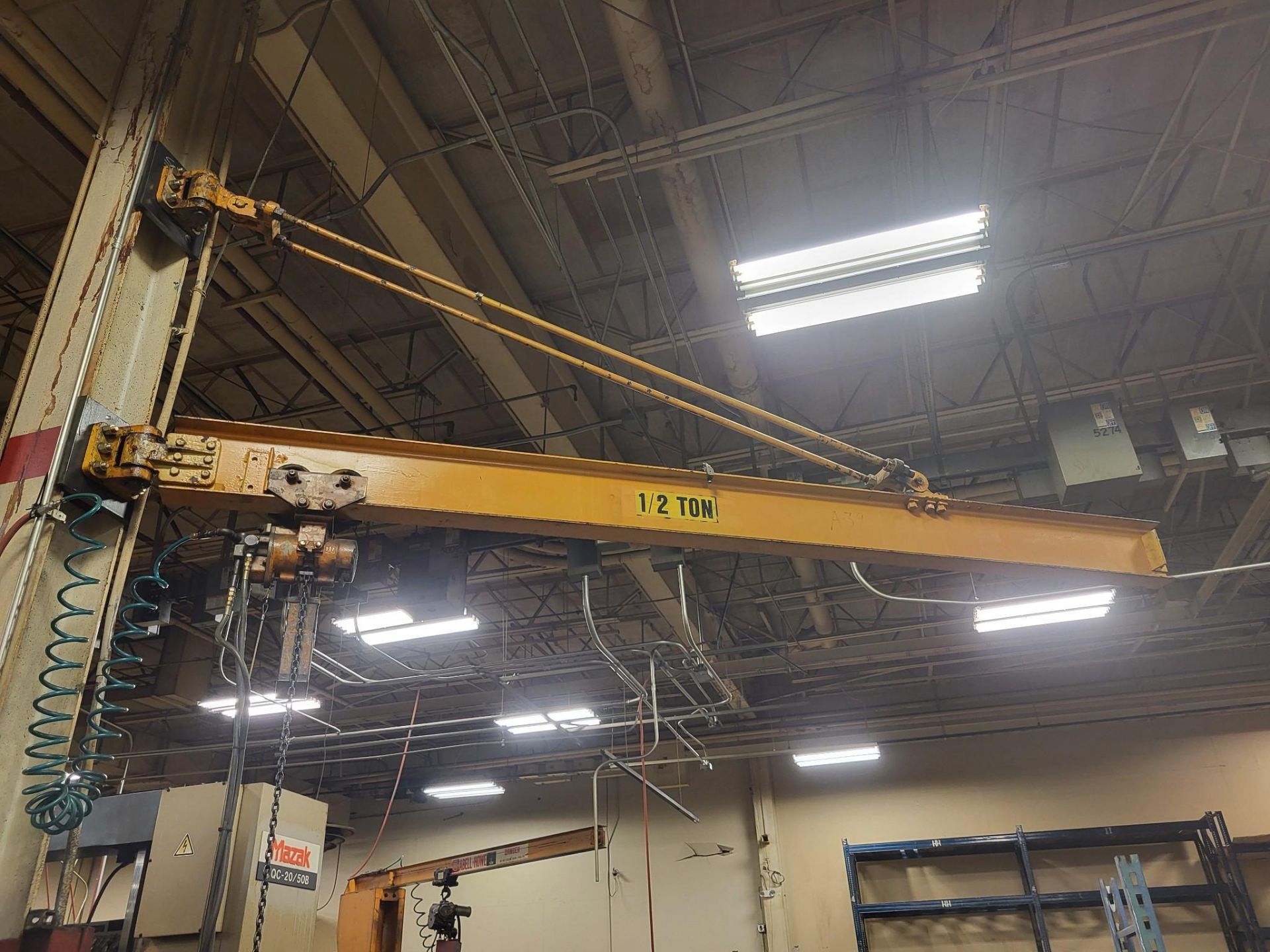 WALL MOUNT 1/2 TON JIB CRANE WITH HOIST