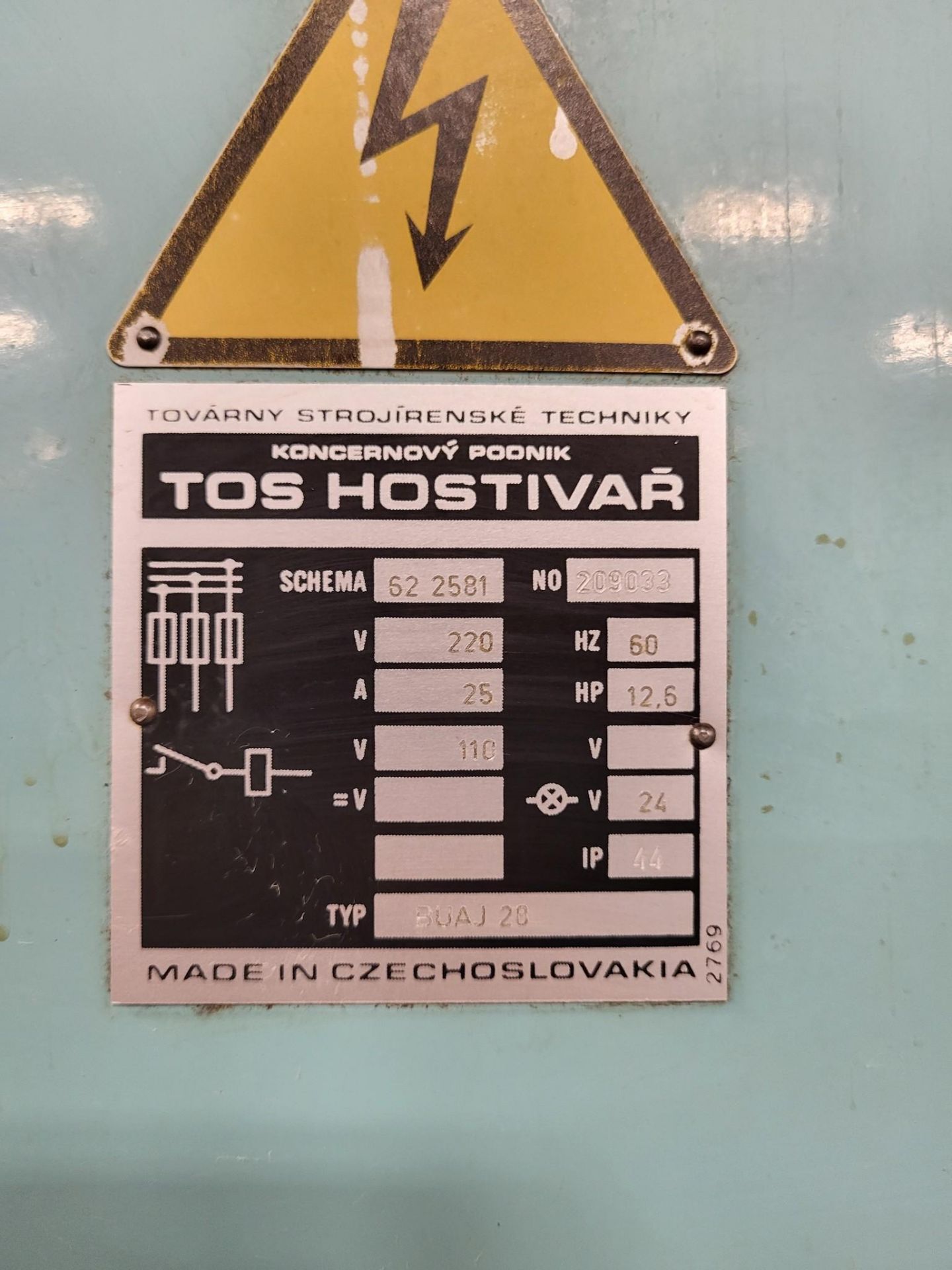 1990 TOS HOSTIVAR BUAJ 28 UNIVERSAL CYLINDRICAL GRINDER - Image 9 of 9