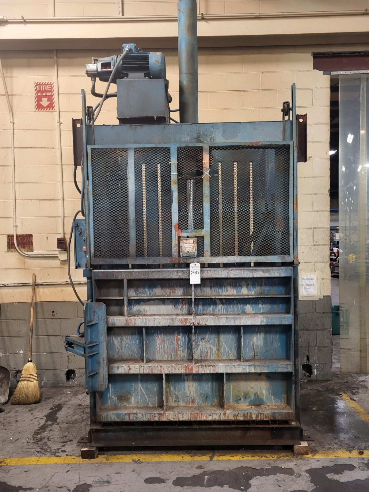 VERTICAL BALER