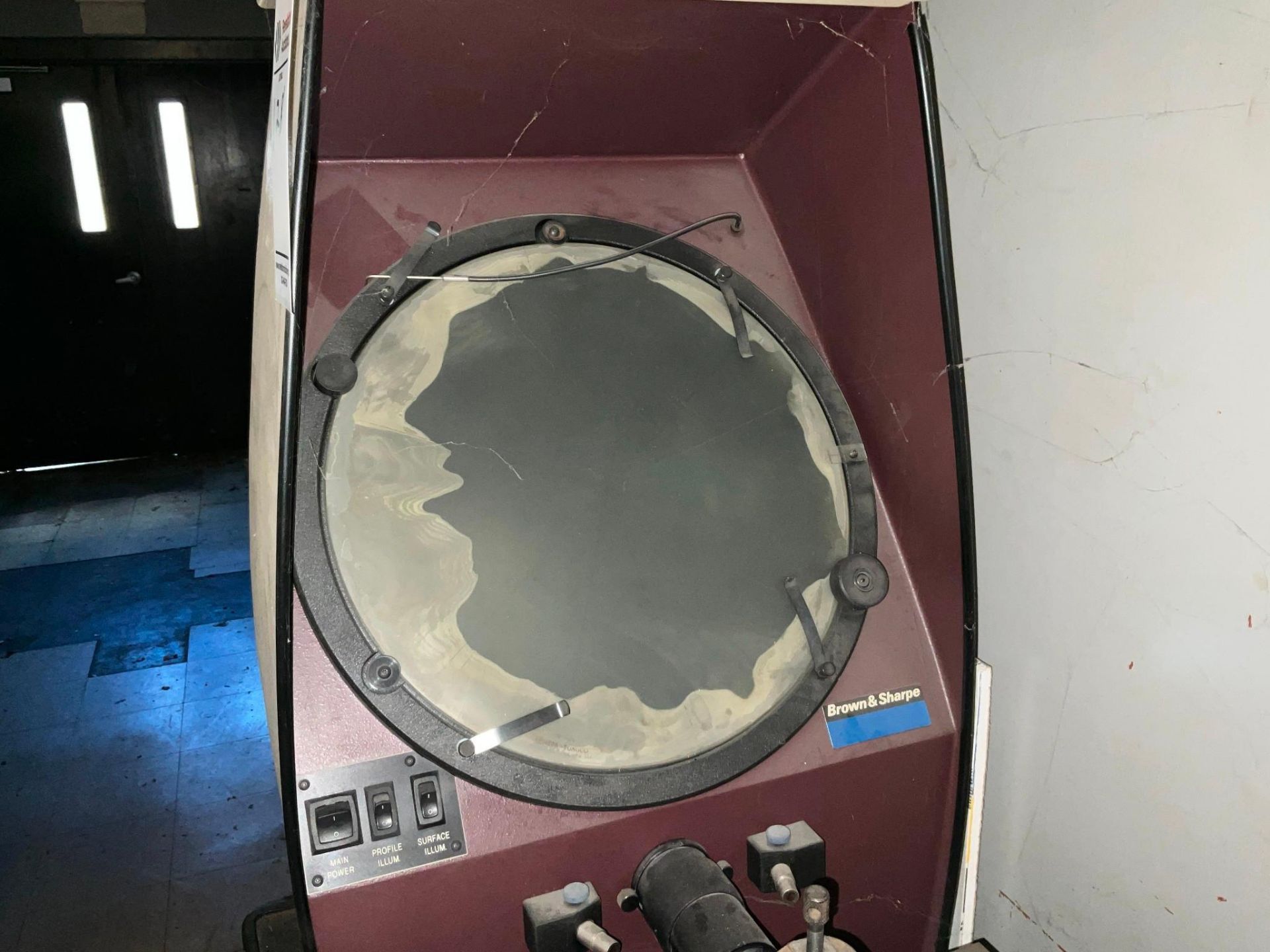 BROWN & SHARPE OPTICAL COMPARATOR W/ HEIDENHAIN QUADRA-CHEK 3000 - Image 6 of 11