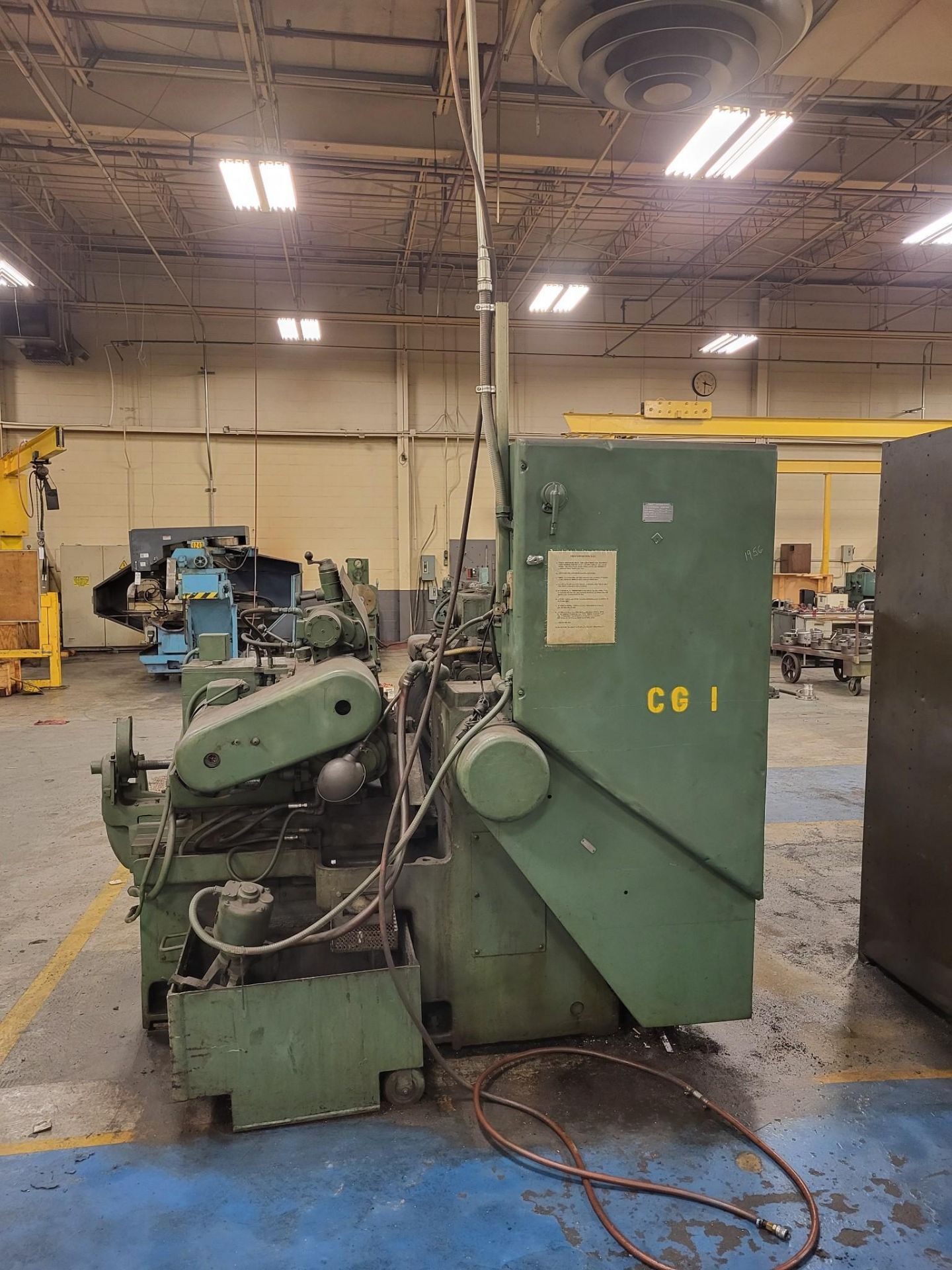 CINCINNATI CENTERLESS GRINDER WITH TOOLING CABINET - Image 4 of 10