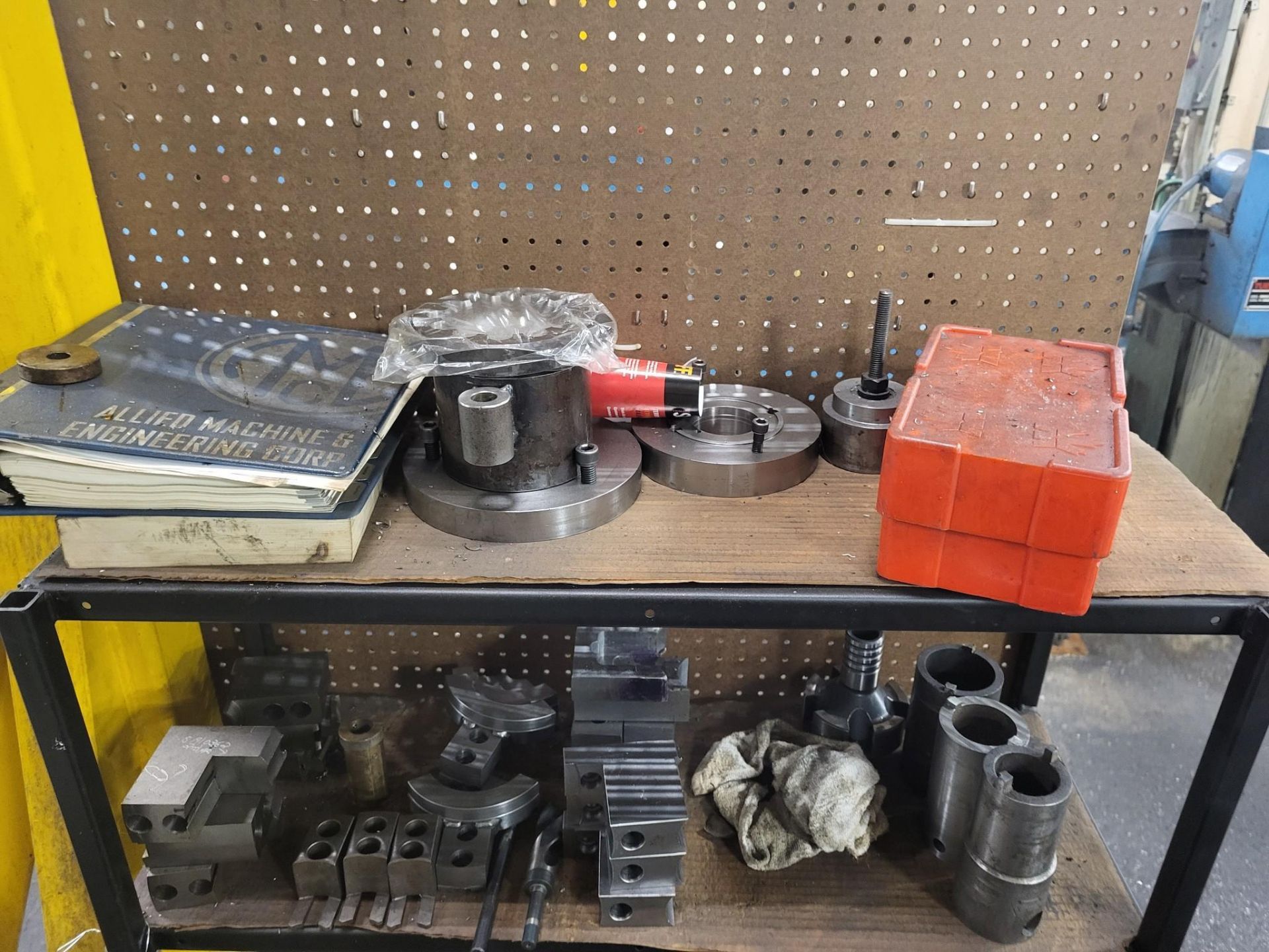 LARGE LOT OF VICES, CHUCK JAWS AND WORKHOLDING - Image 18 of 22