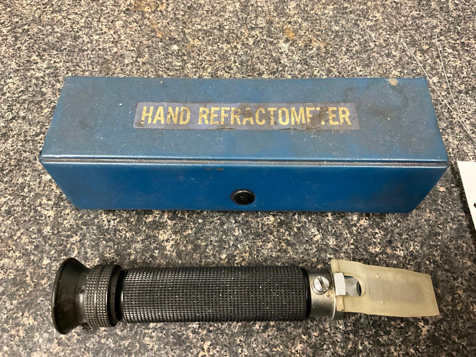 HAND REFRACTOMETER - Image 3 of 4