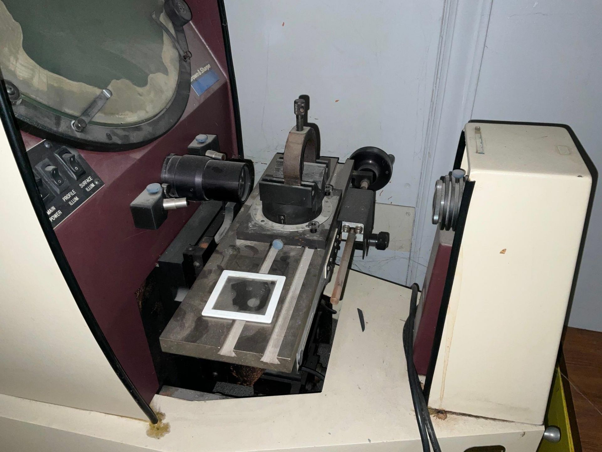 BROWN & SHARPE OPTICAL COMPARATOR W/ HEIDENHAIN QUADRA-CHEK 3000 - Image 7 of 11