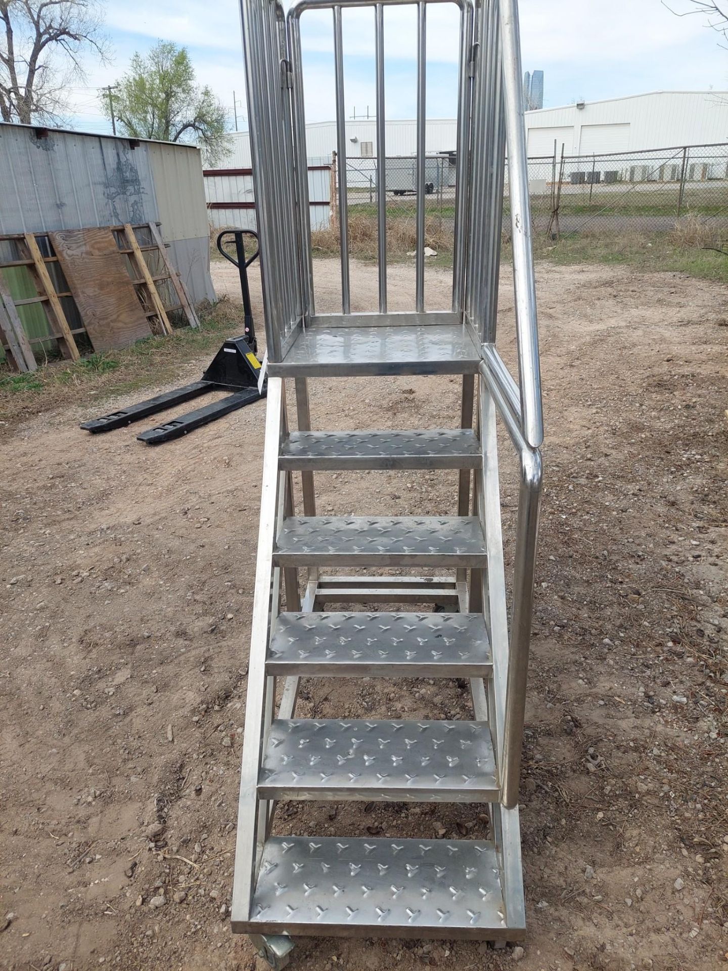 STAIRS & MEZZANINE ON CASTERS - Image 4 of 4