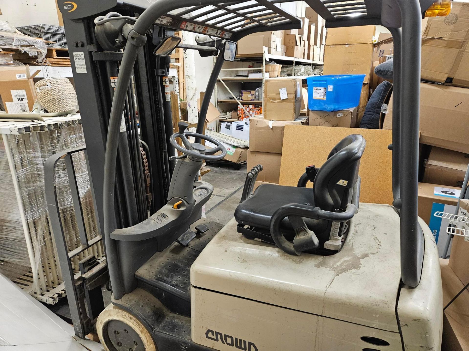CROWN SC 4500 SERIES ELECTRIC FORKLIFT