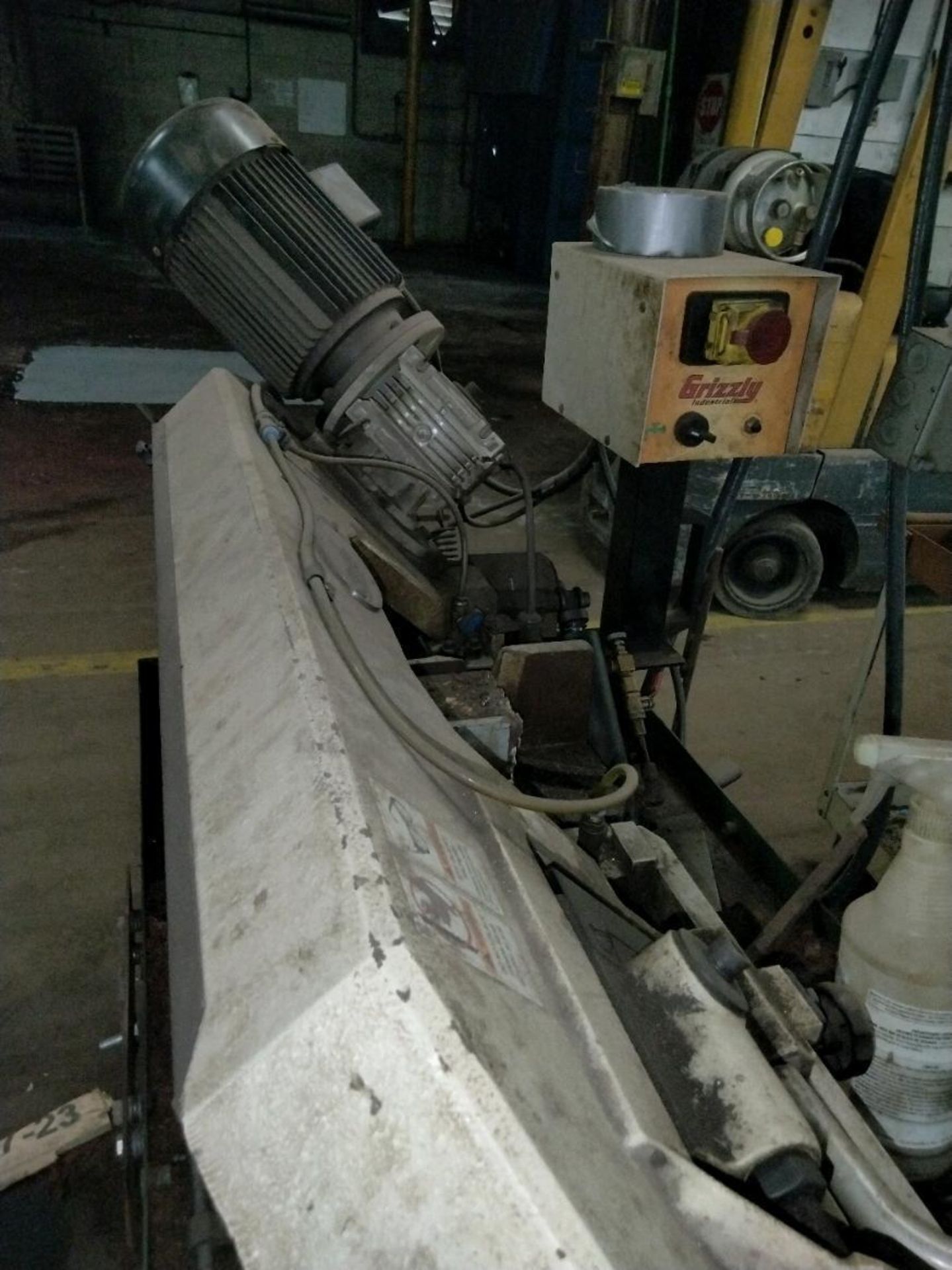 GRIZZLY HORIZONTAL BAND SAW - Image 2 of 2