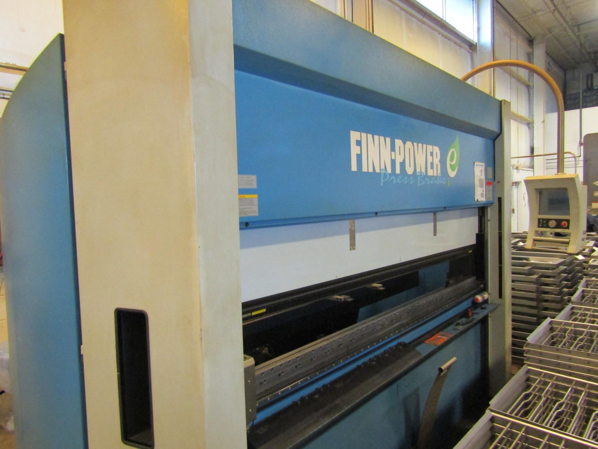 73T X 8' FINN-POWER E-SERIES 65-2550 ELECTRIC PRESS BRAKE, 2005 4 AXIS BACKGAUGE (HAS KNOWN ISSUES) - Bild 2 aus 4