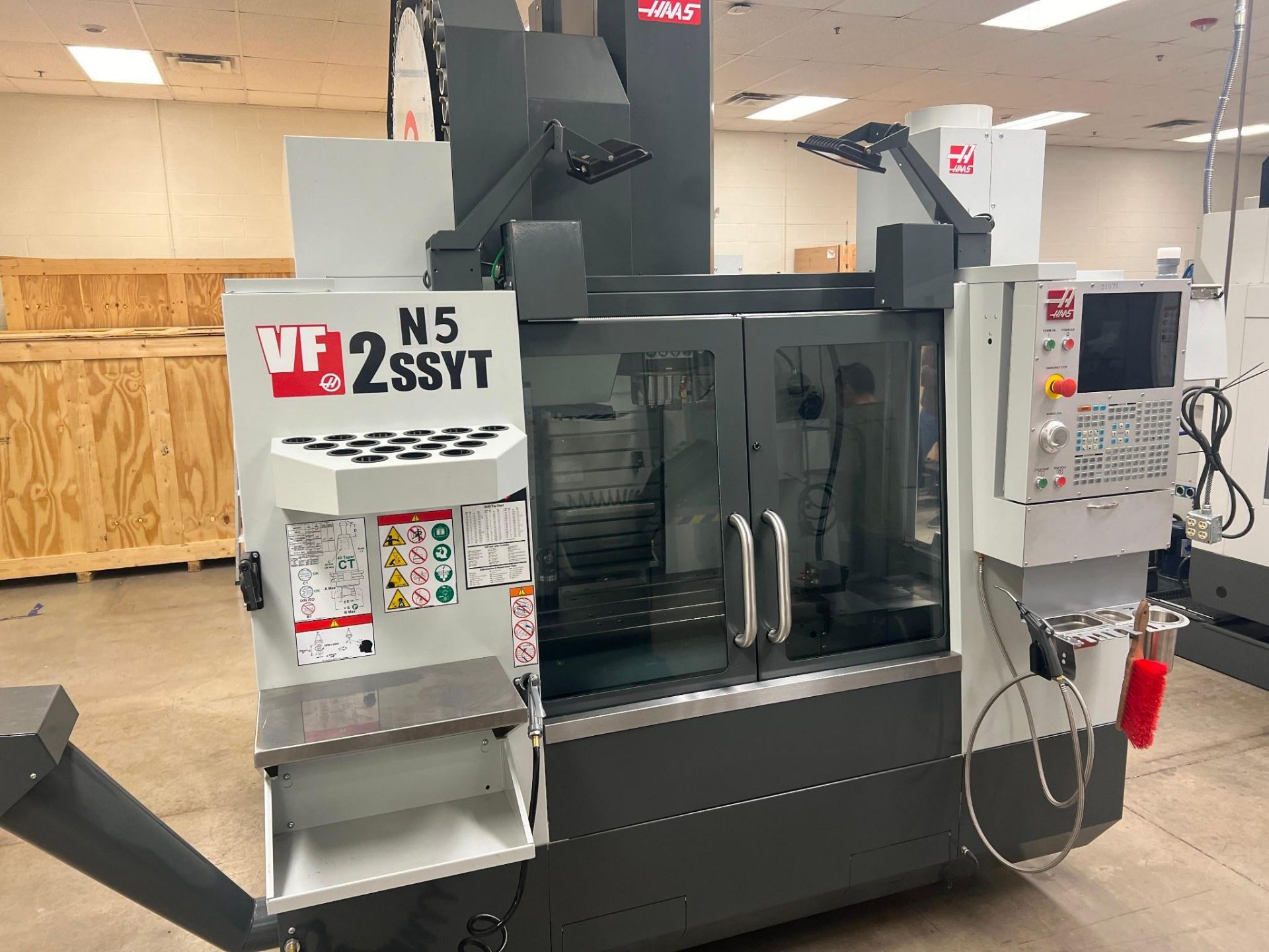 HAAS VF-2SSYT VMC, 2021 - TSC, WIPS, 50+1 SIDE-MOUNT TOOL CHANGER, 4TH AXIS, HSM AND MORE - Image 2 of 13