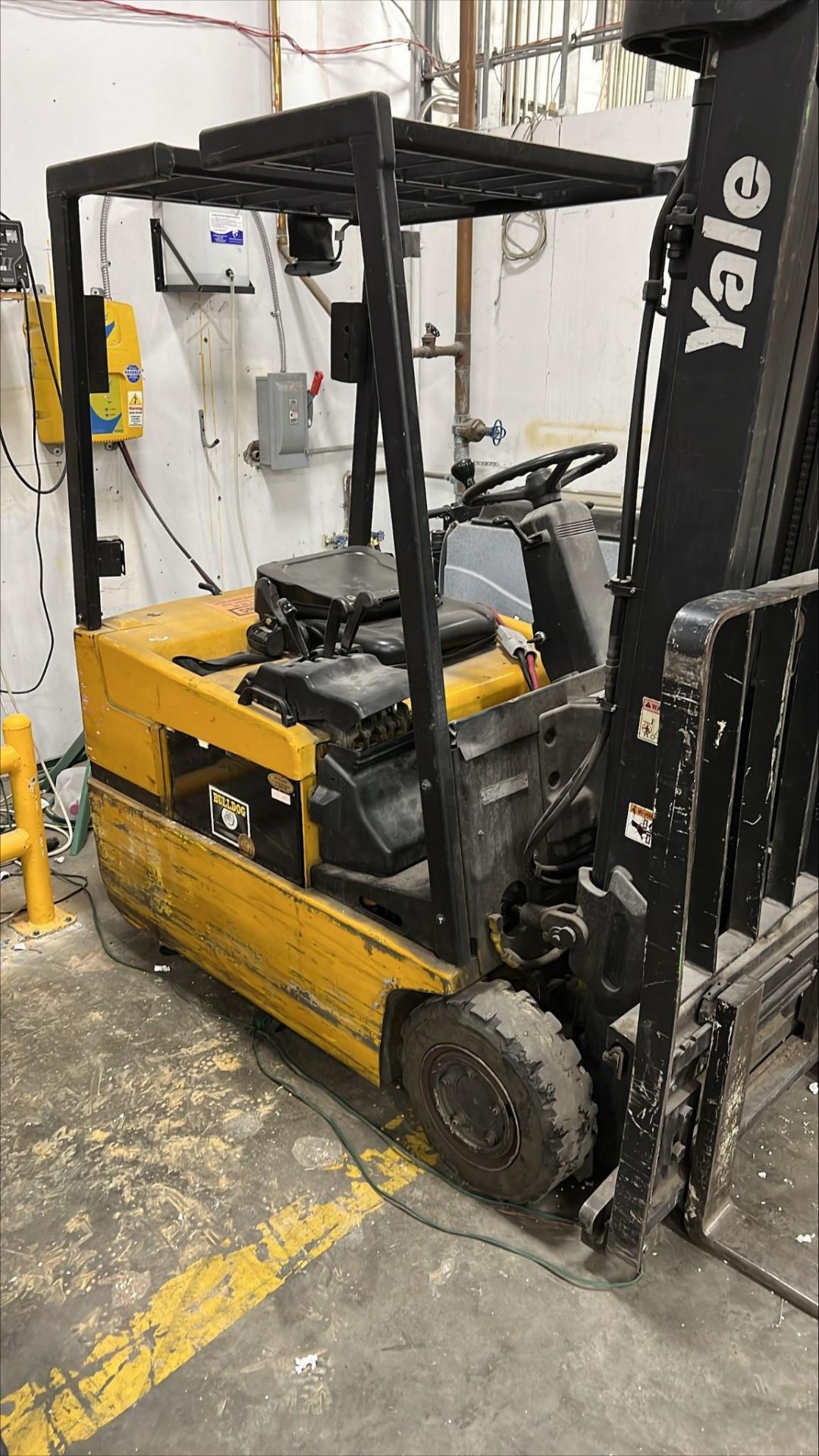 YALE ELECTRIC FORKLIFT