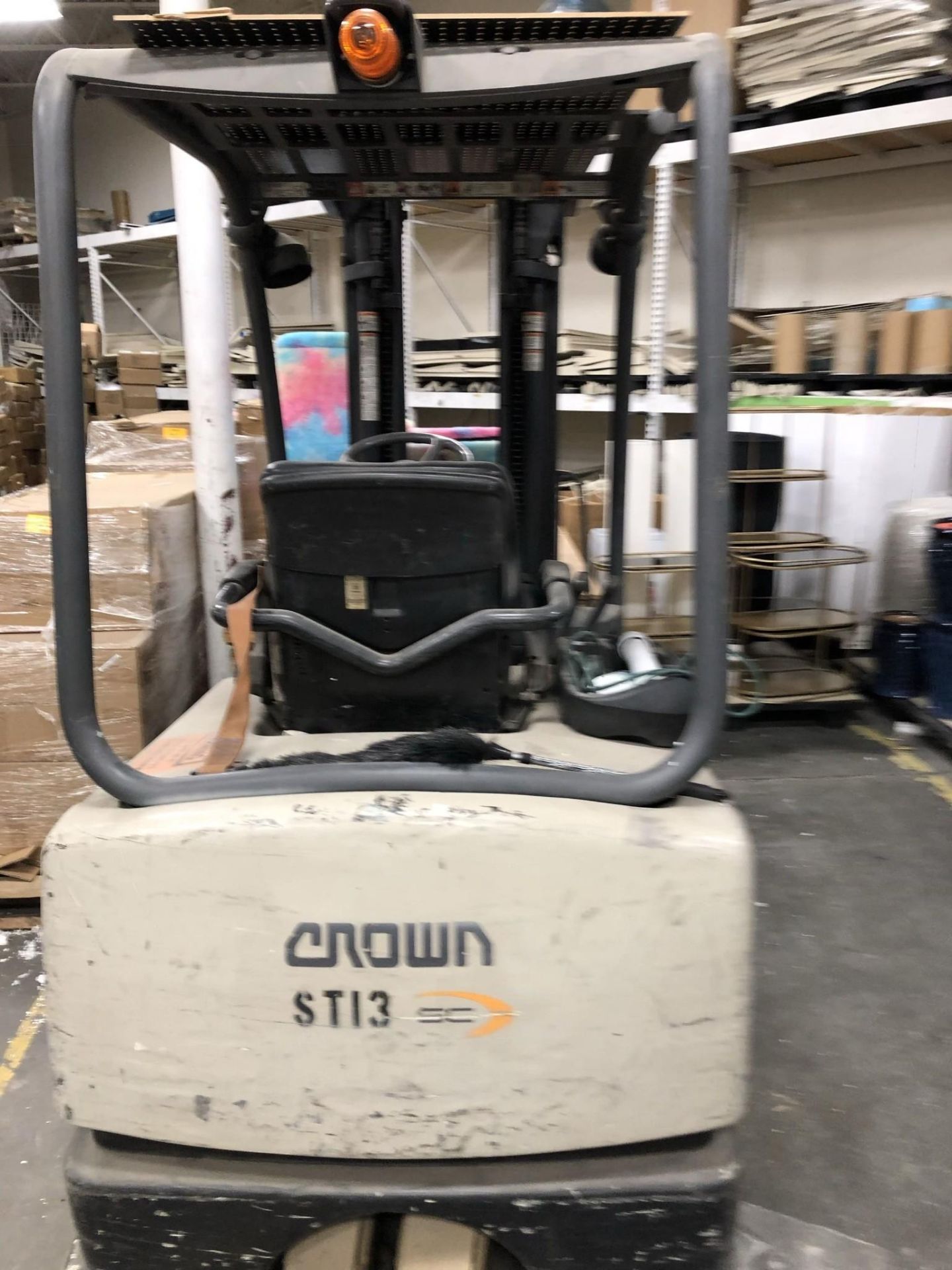 CROWN SC SERIES ELECTRIC FORKLIFT - Image 3 of 5