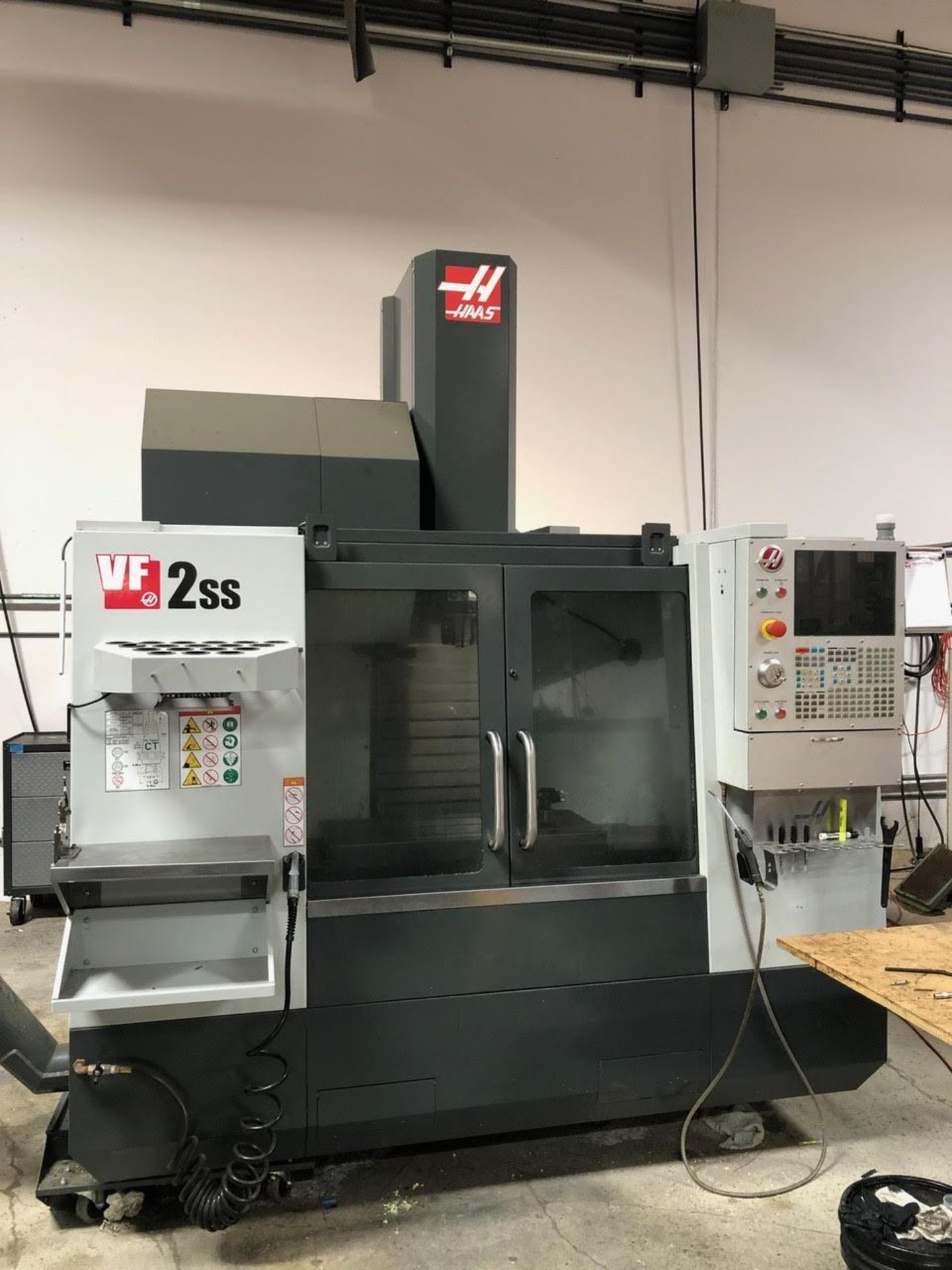 HAAS VF-2SS VMC, 2018 – TOOL SETTER, CHIP AUGER, PROGRAMMABLE COOLANT - Image 2 of 18
