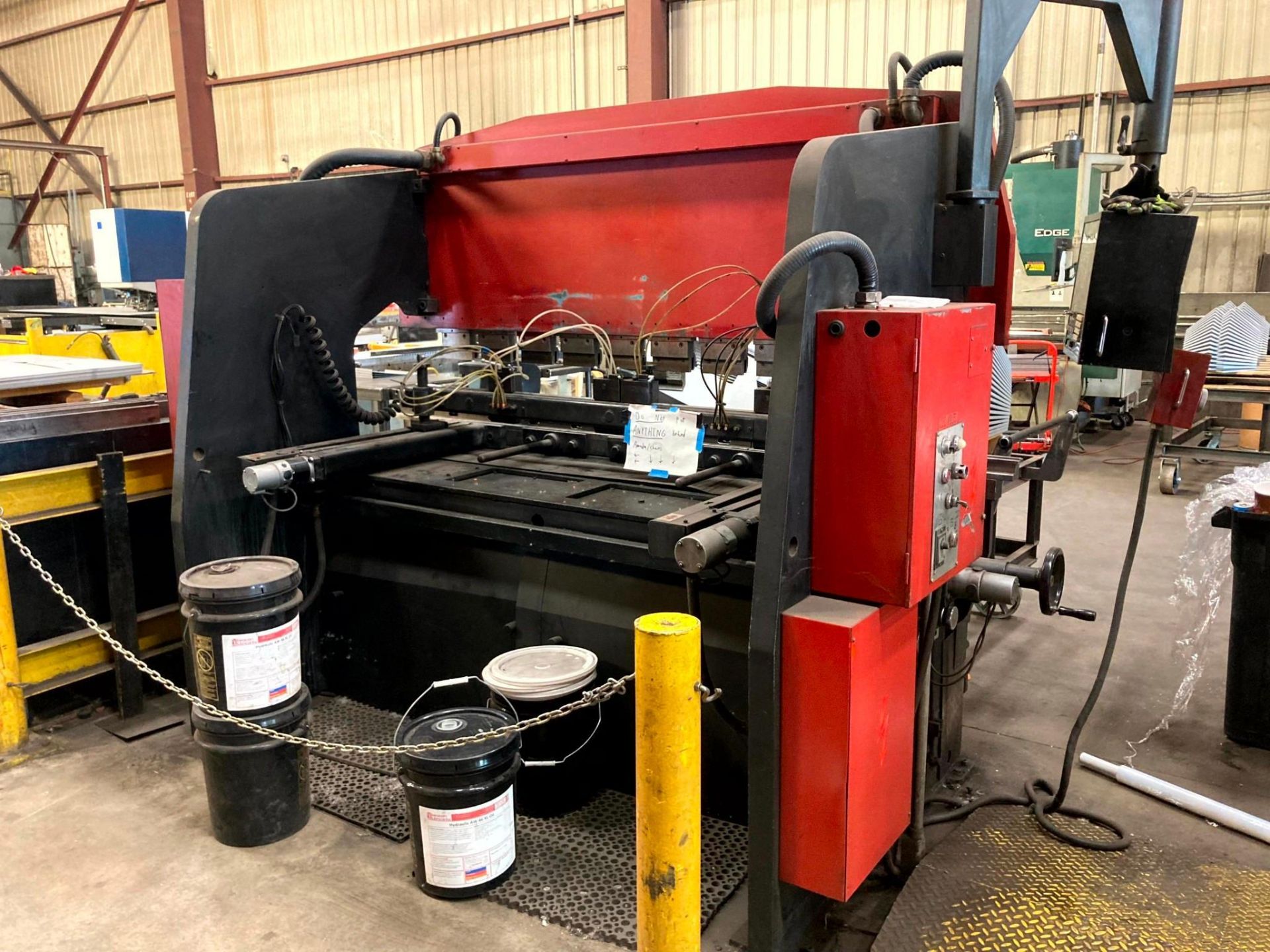 80 TON X 8' AMADA RG-80 CNC PRESS BRAKE, 1984, NC9-EX CONTROL, TOOLING INCLUDED - Image 5 of 13