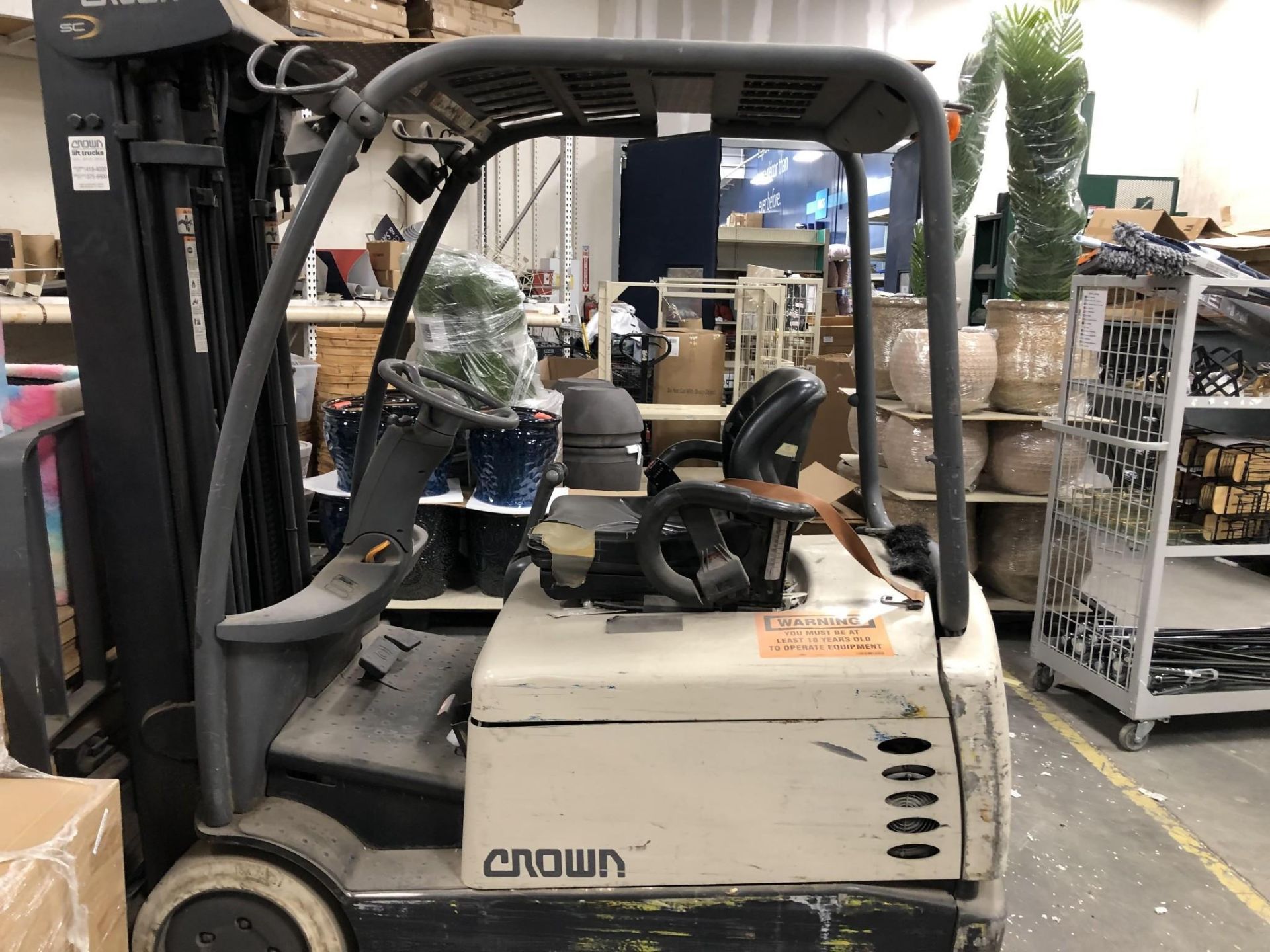 CROWN SC SERIES ELECTRIC FORKLIFT