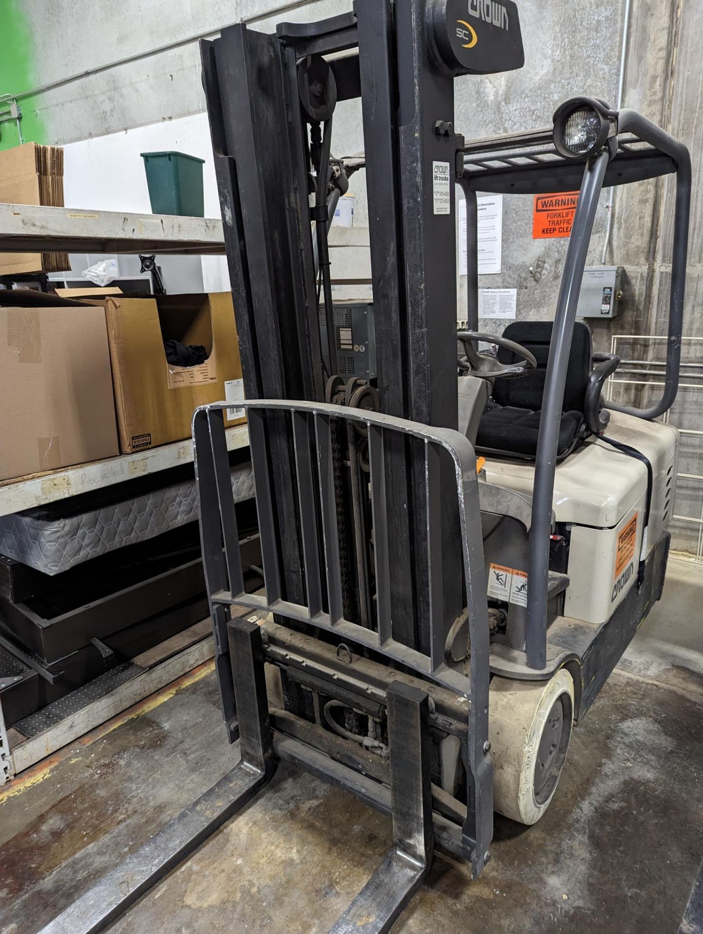 CROWN SC SERIES ELECTRIC FORKLIFT