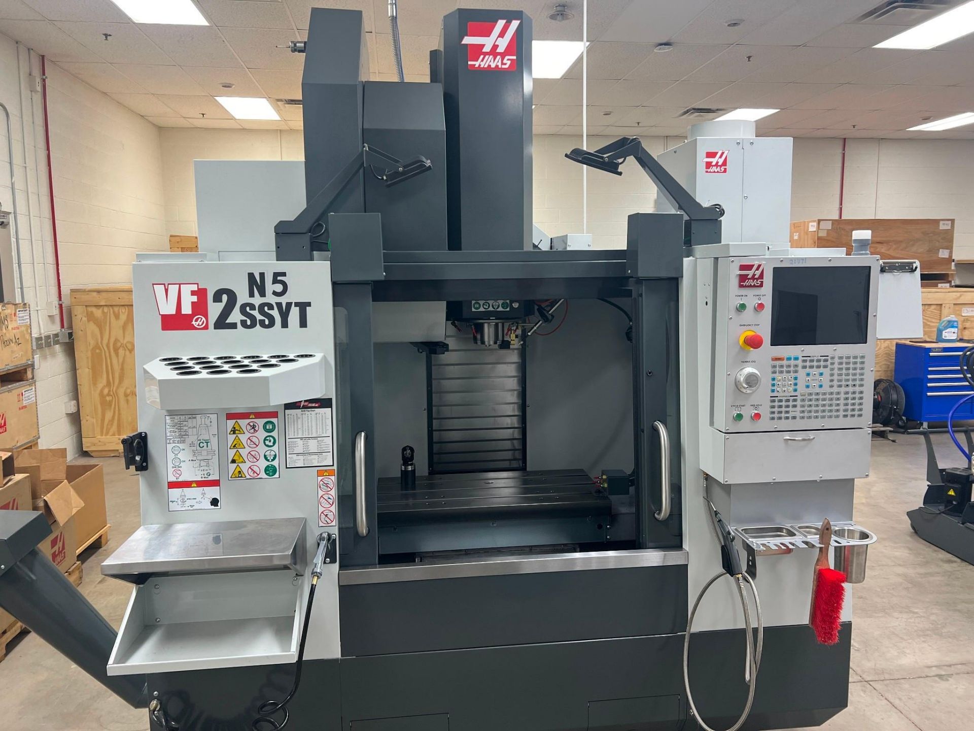 HAAS VF-2SSYT VMC, 2021 - TSC, WIPS, 50+1 SIDE-MOUNT TOOL CHANGER, 4TH AXIS, HSM AND MORE