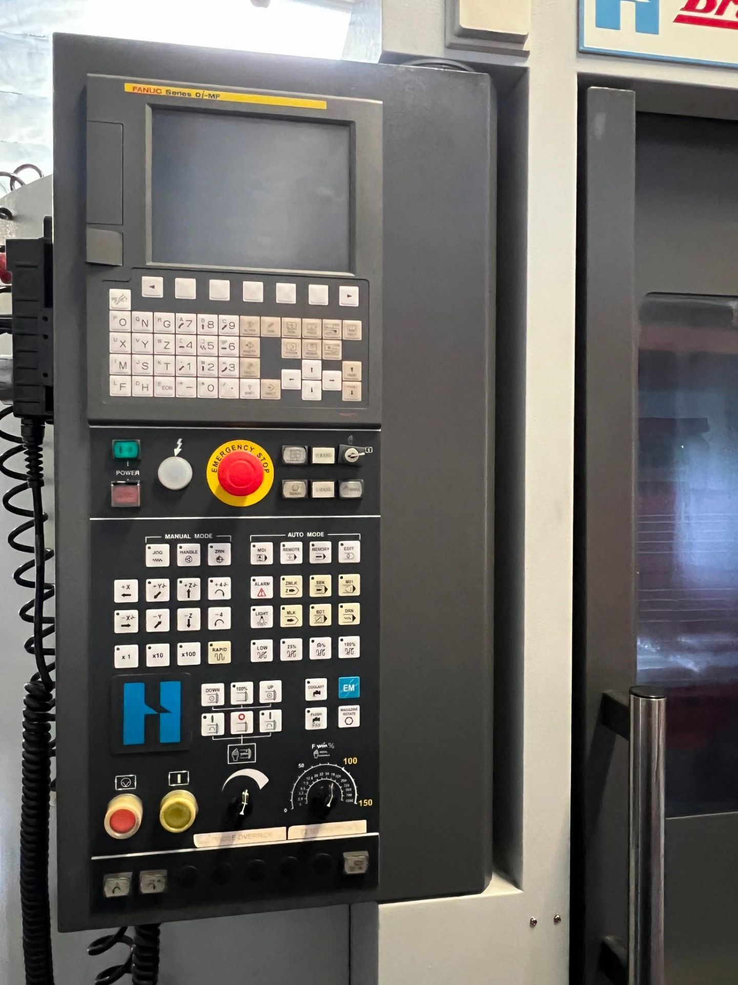 HARDINGE V480 APC VMC, 2018 - RENISHAW PROBE, 5 AXIS WIRED, 1000 PSI, PALLET CHANGER - Image 2 of 8