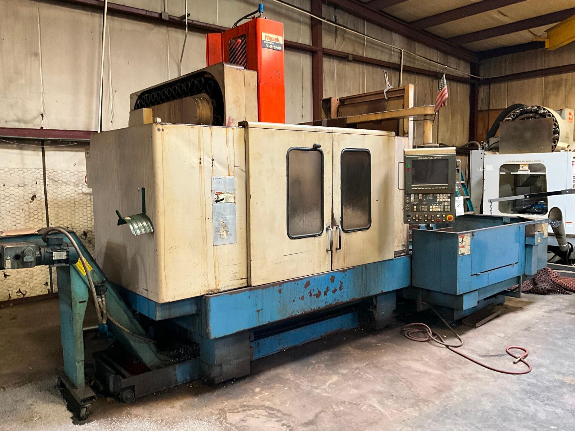 MAZAK V515 VERTICAL MACHINING CENTER W/ 2 PALLET CHANGER, 1995 - RUNS BUT NEEDS A Y-AXIS BALL SCREW