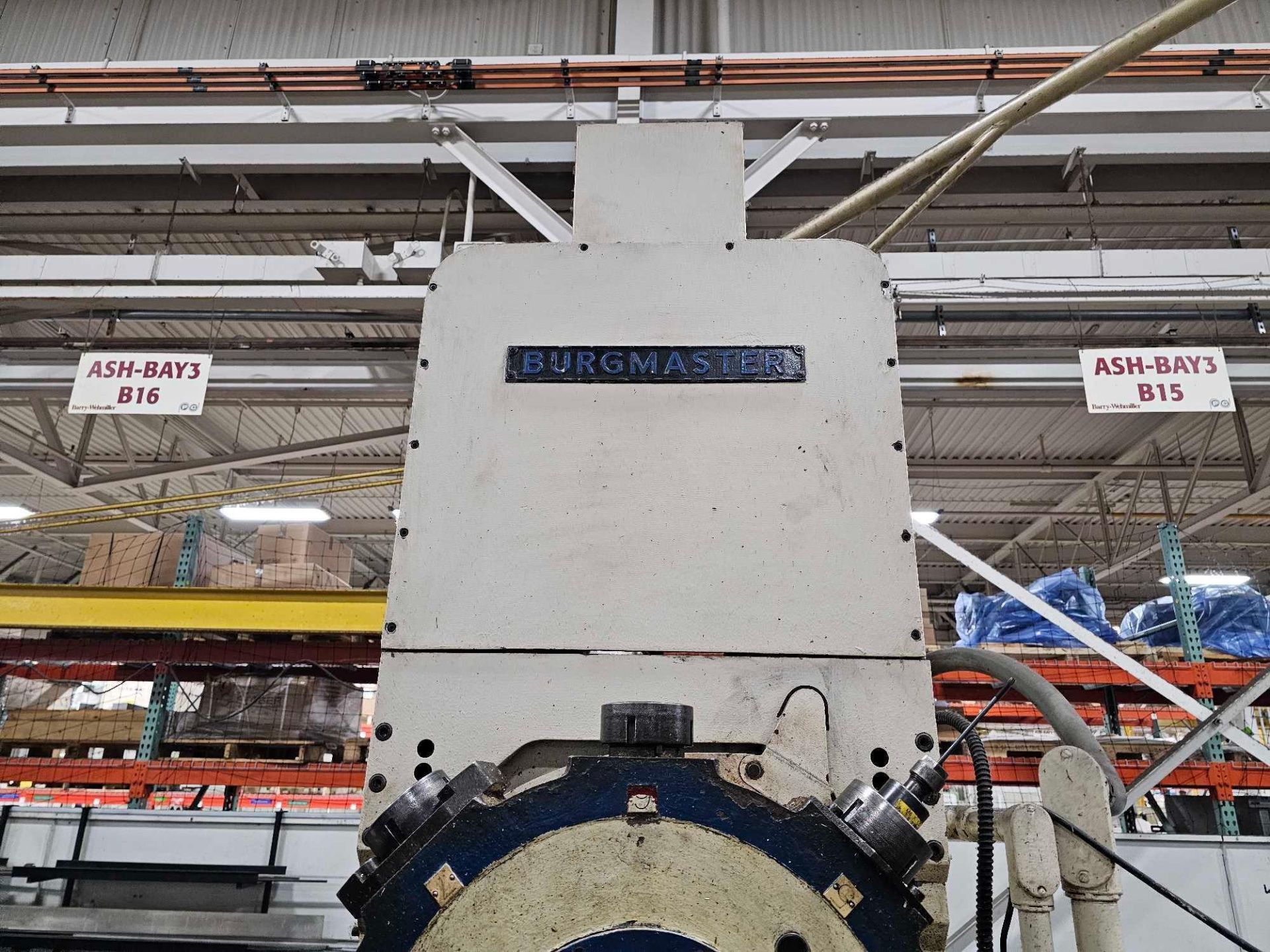 BURGMASTER MODEL 3BHT-SH-TC TRAVELING COLUMN CNC VERTICAL MACHINING CENTER WITH TOOLING & 11 VISES - Image 7 of 22