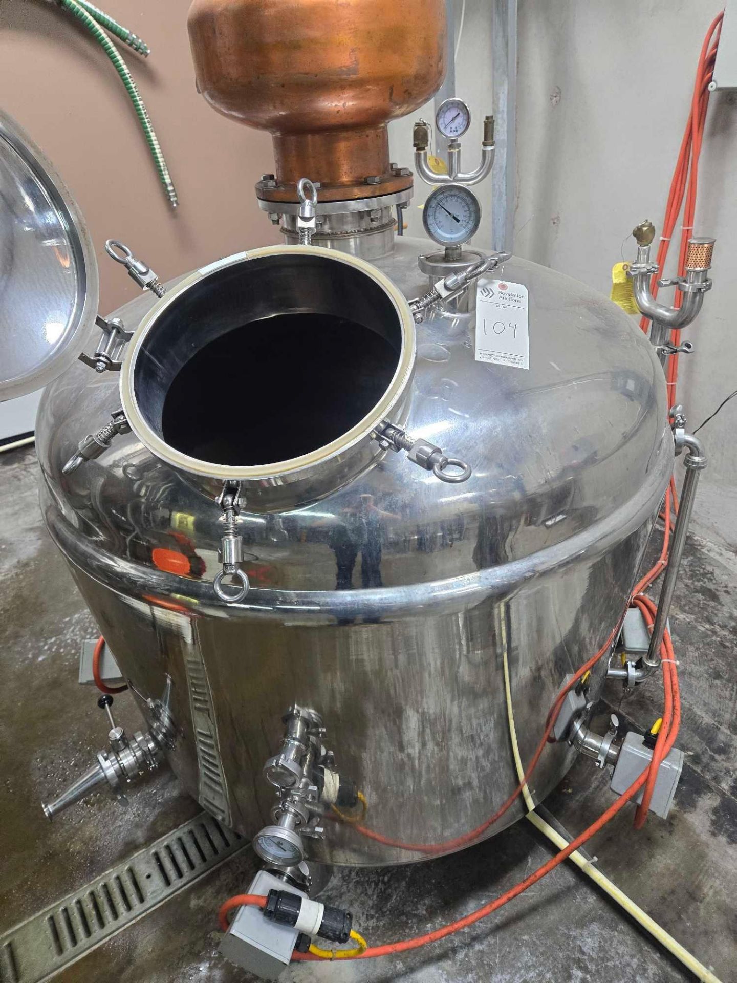 STAINLESS STEEL ELECTRIC POT STILL W/ COPPER ALEMBIC & CONDENSER APPROX. 300 GALLONS - Image 3 of 23