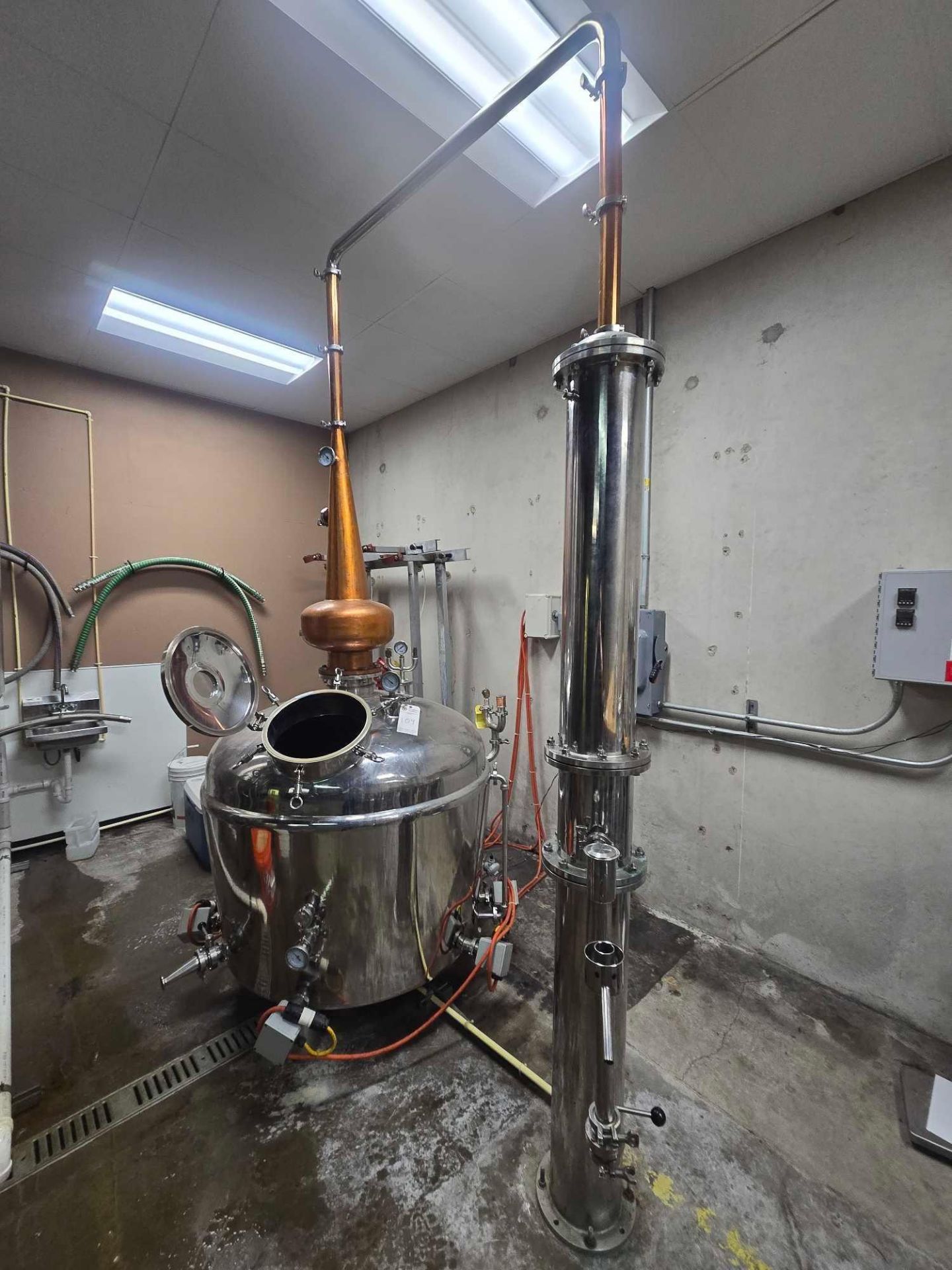 STAINLESS STEEL ELECTRIC POT STILL W/ COPPER ALEMBIC & CONDENSER APPROX. 300 GALLONS