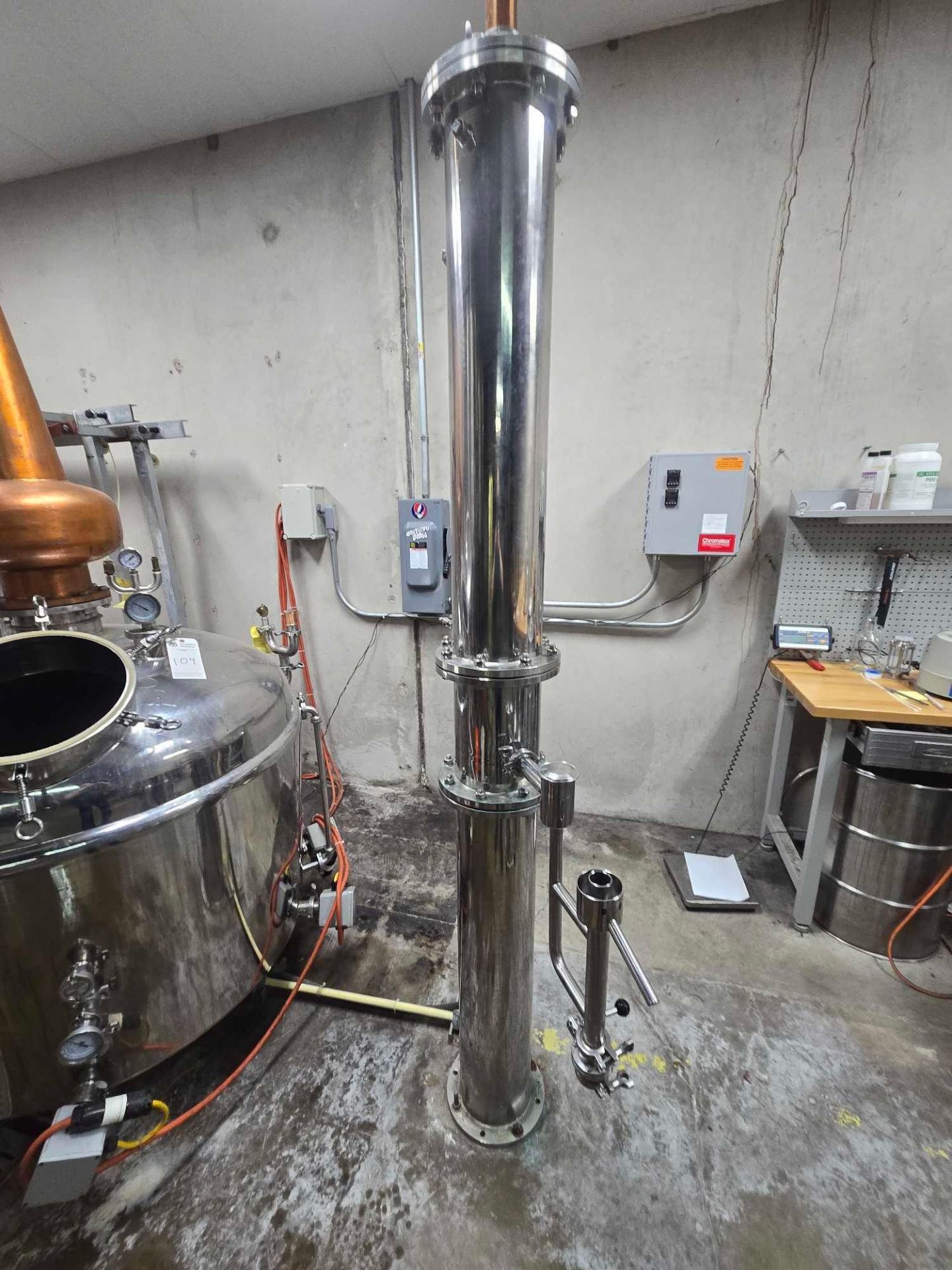 STAINLESS STEEL ELECTRIC POT STILL W/ COPPER ALEMBIC & CONDENSER APPROX. 300 GALLONS - Image 8 of 23