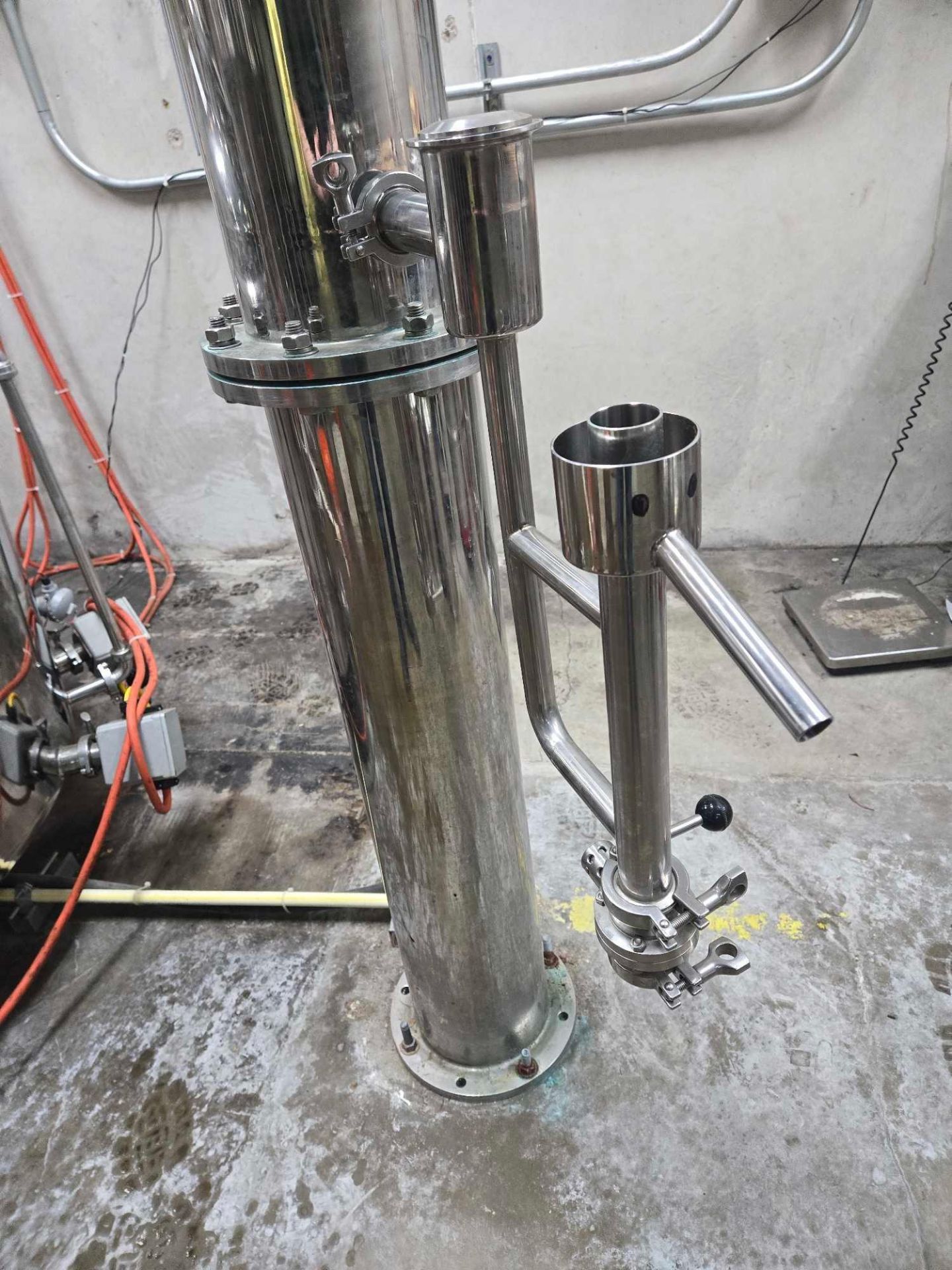 STAINLESS STEEL ELECTRIC POT STILL W/ COPPER ALEMBIC & CONDENSER APPROX. 300 GALLONS - Image 22 of 23